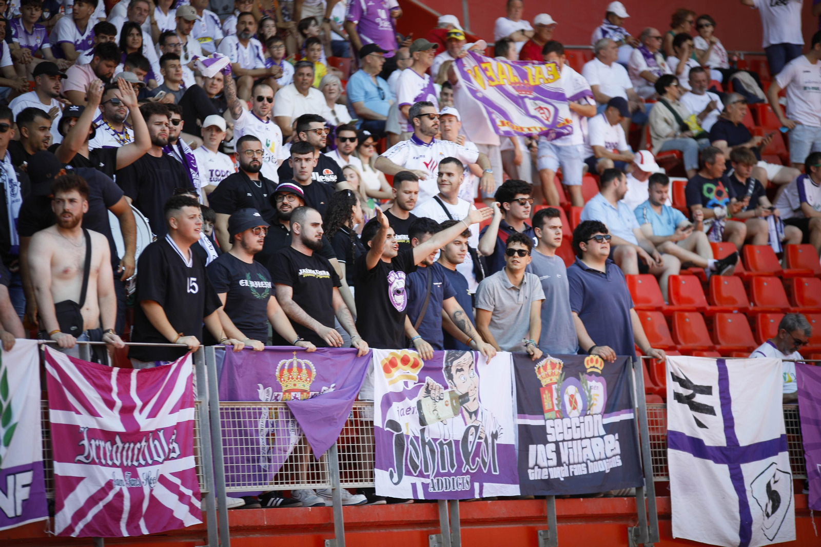 La afición lagarta tiñe de blanco y morado el Power Horse Stadium, en imágenes La afición lagarta tiñe de blanco y morado el Power Horse Stadium, en imágenes