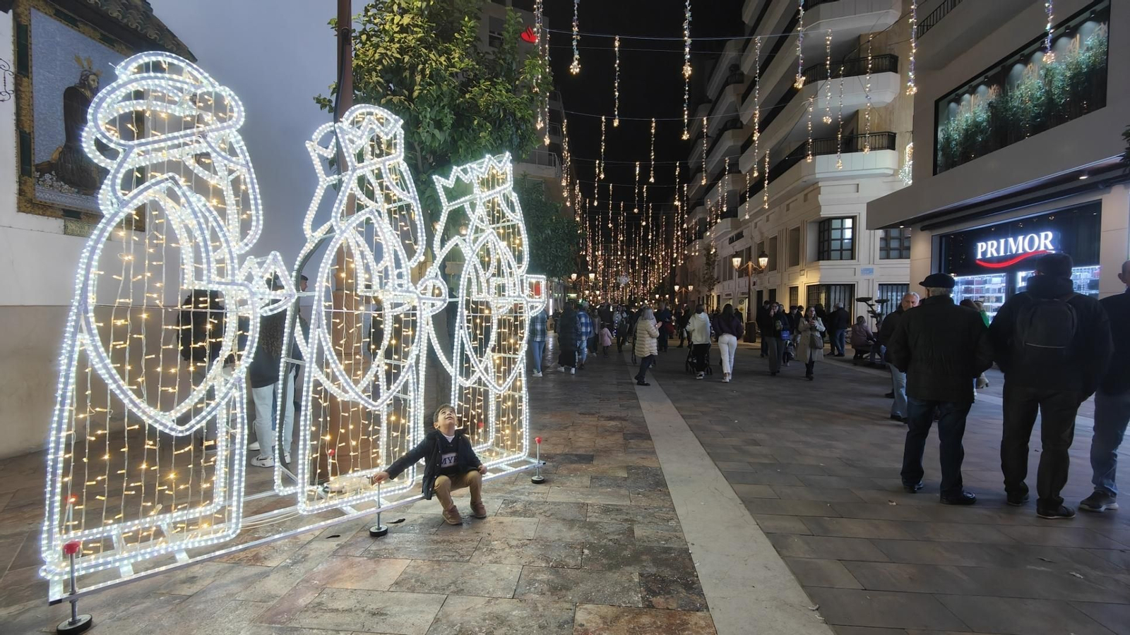 Imágenes del alumbrado navideño en las calles de Huelva
