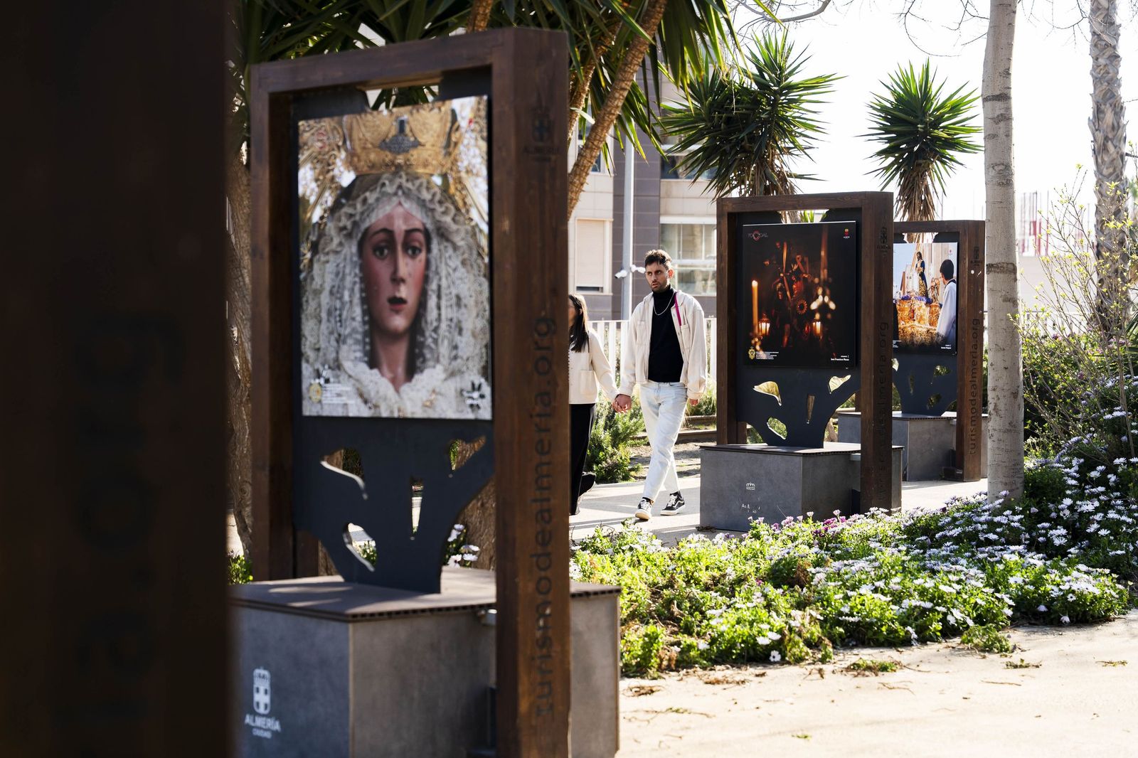 Exposición "La otra mirada" de los Fotógrafos Cofrades de Almería Focoal, en imágenes