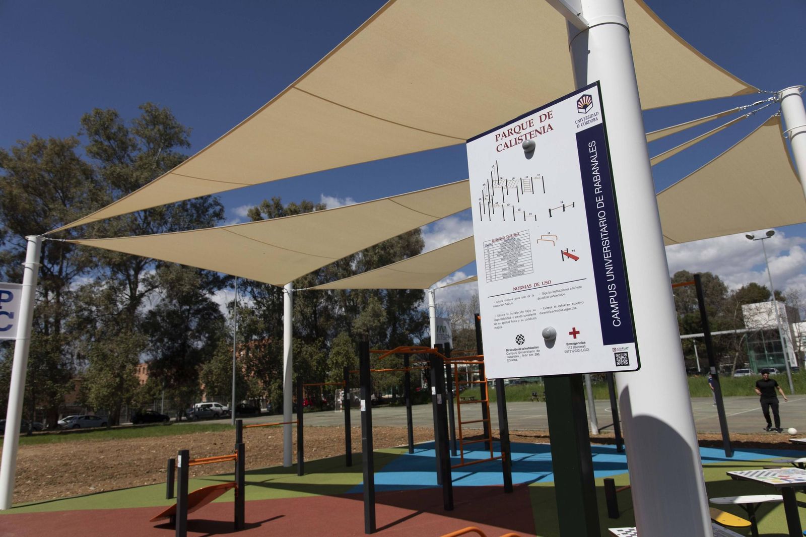 El parque de calistenia del Campus de Rabanales, en imágenes