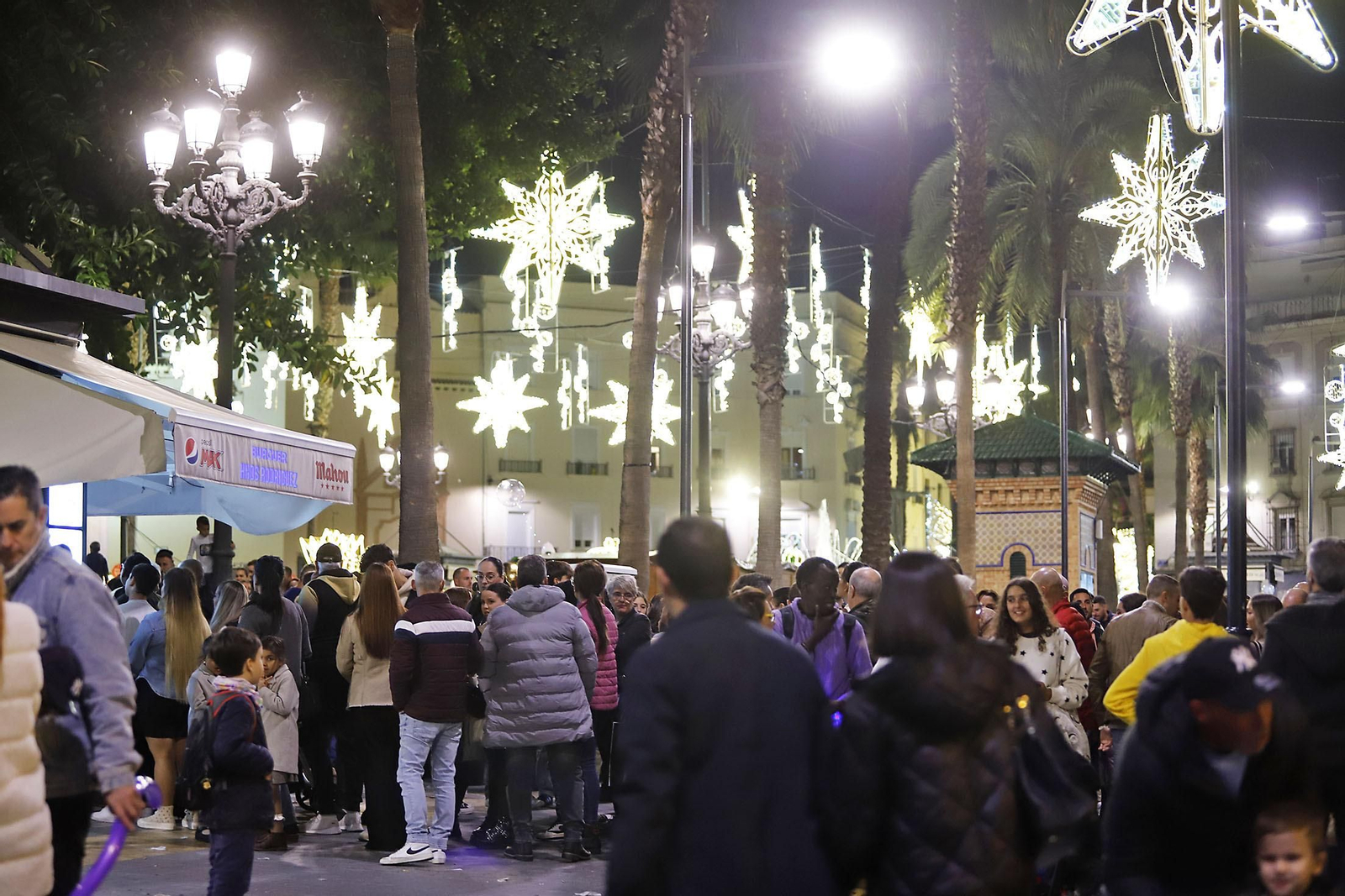 Imágenes del alumbrado navideño en las calles de Huelva
