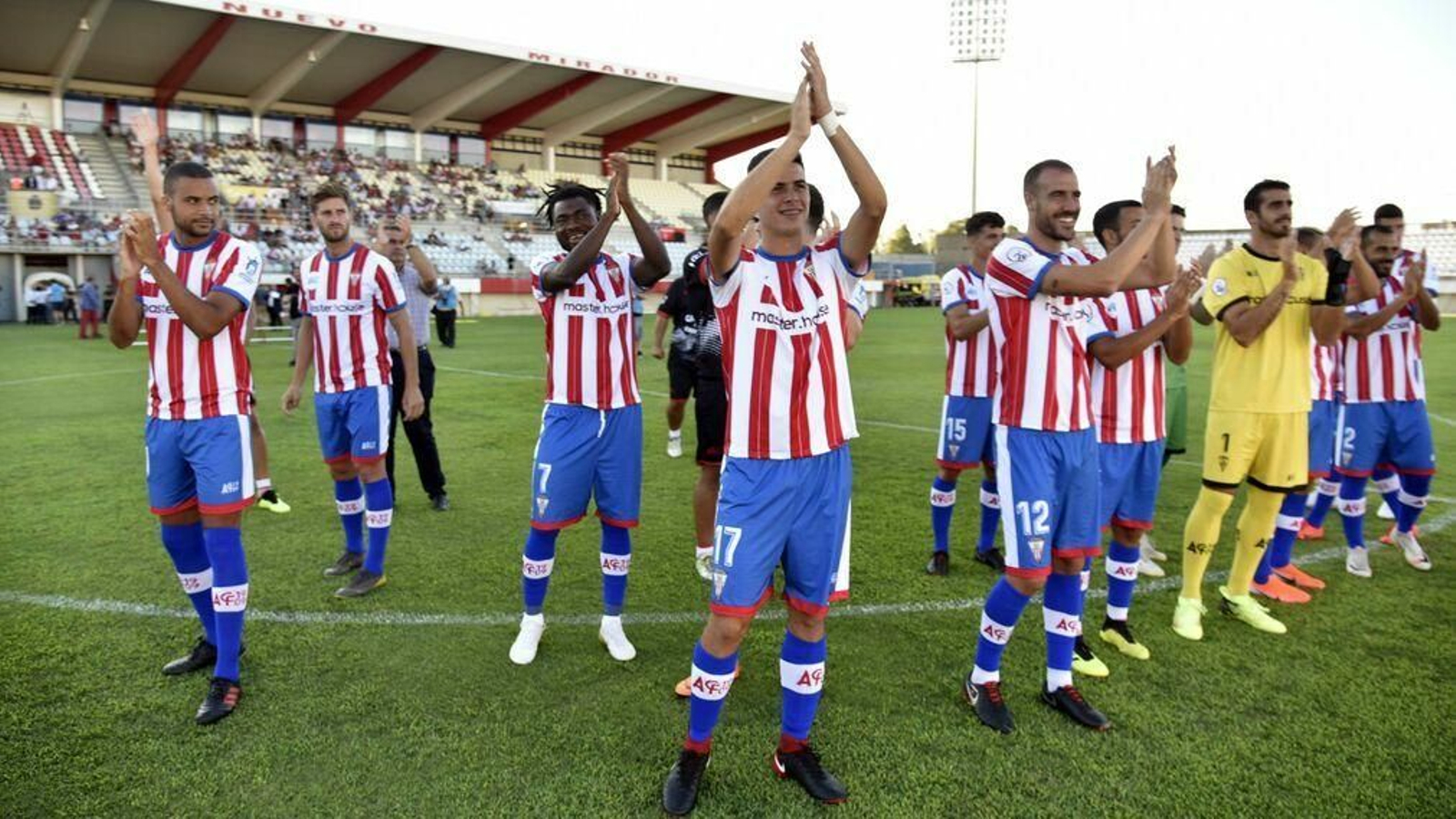 Jugadores del Algeciras CF, en el Nuevo Mirador el día de la presentación