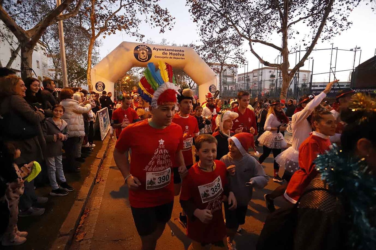 Imágenes de la carrera de San Silvestre en Huelva