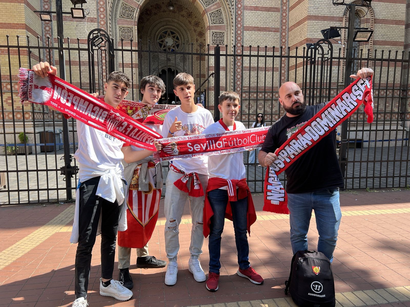 Las fotos de la afición del Sevilla en Budapest
