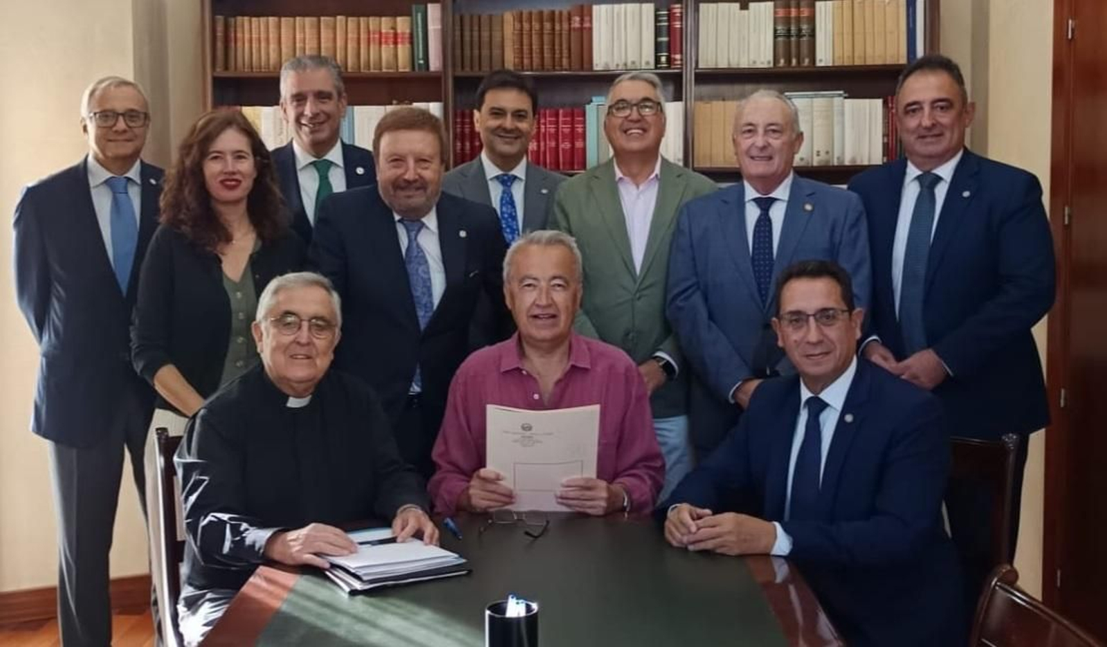 Firma del contrato de comodato esta mañana en las dependencias notariales