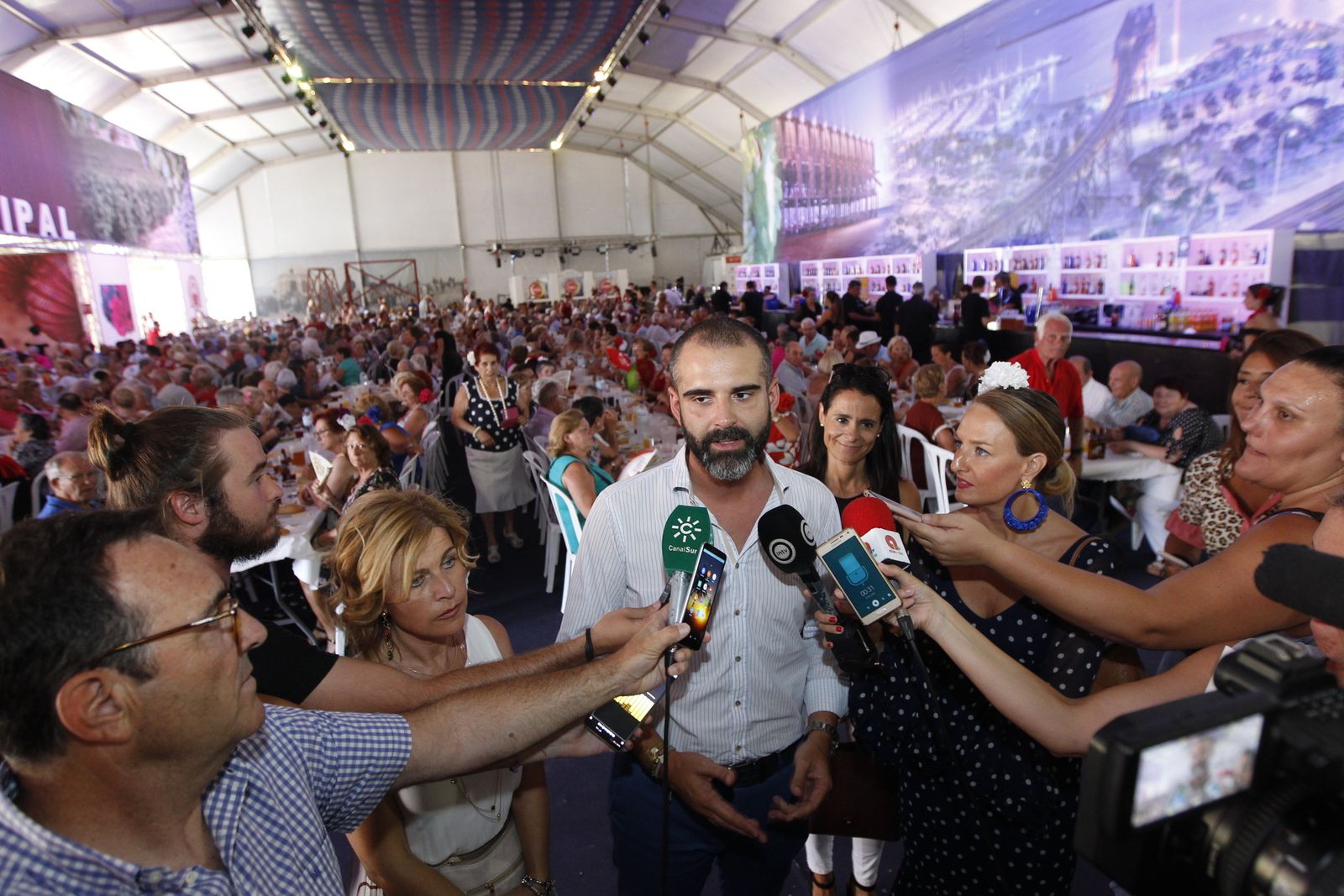 Fotogalería comida homenaje a los mayores. Feria de Almería 2019