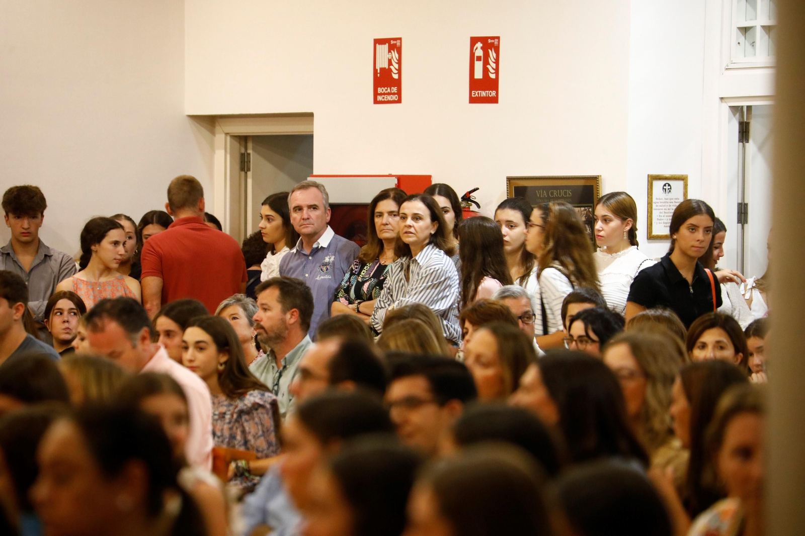 La misa en la parroquia de la Esperanza de Córdoba por Álvaro Prieto, en imágenes