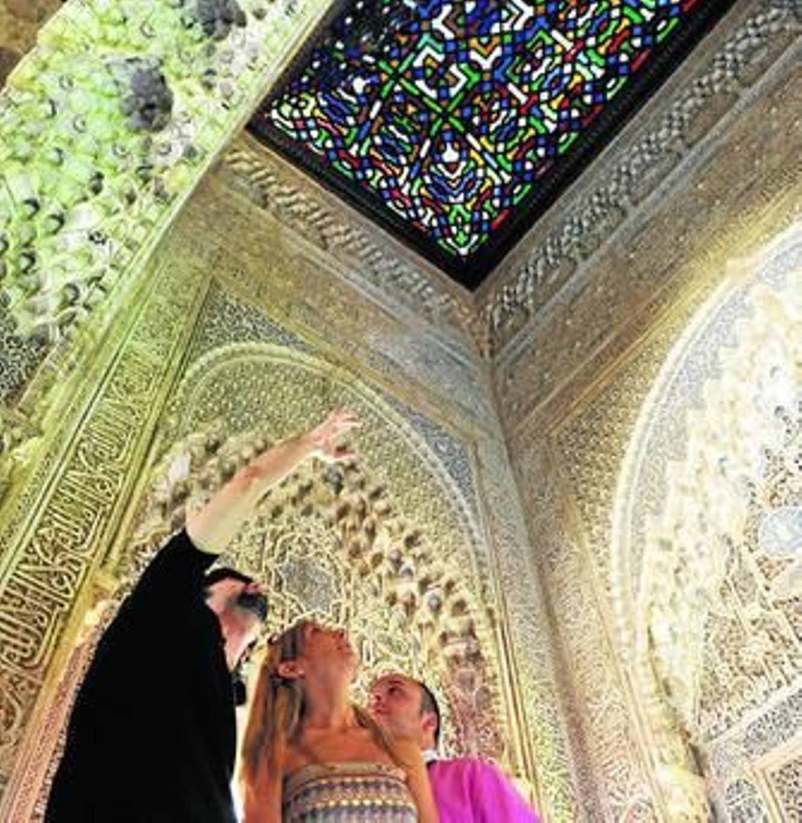 El techo de madera y vidrio del Mirador de Lindaraja de la Alhambra, tras su restauración.