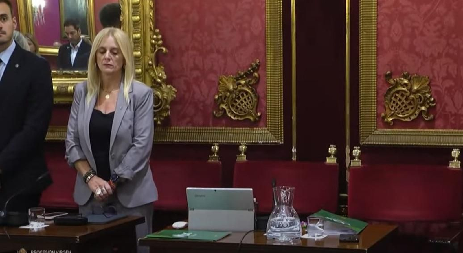 Asientos vacíos del grupo de Vox durante el pleno.