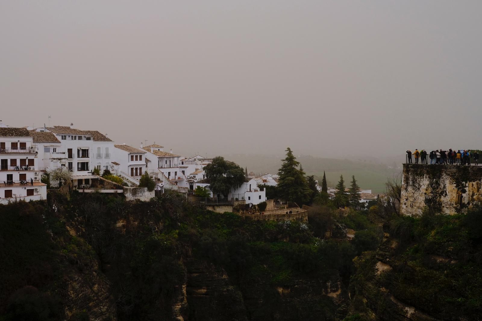 Siete lugares para ver cómo la calima del Sáhara que engulle Málaga y su provincia