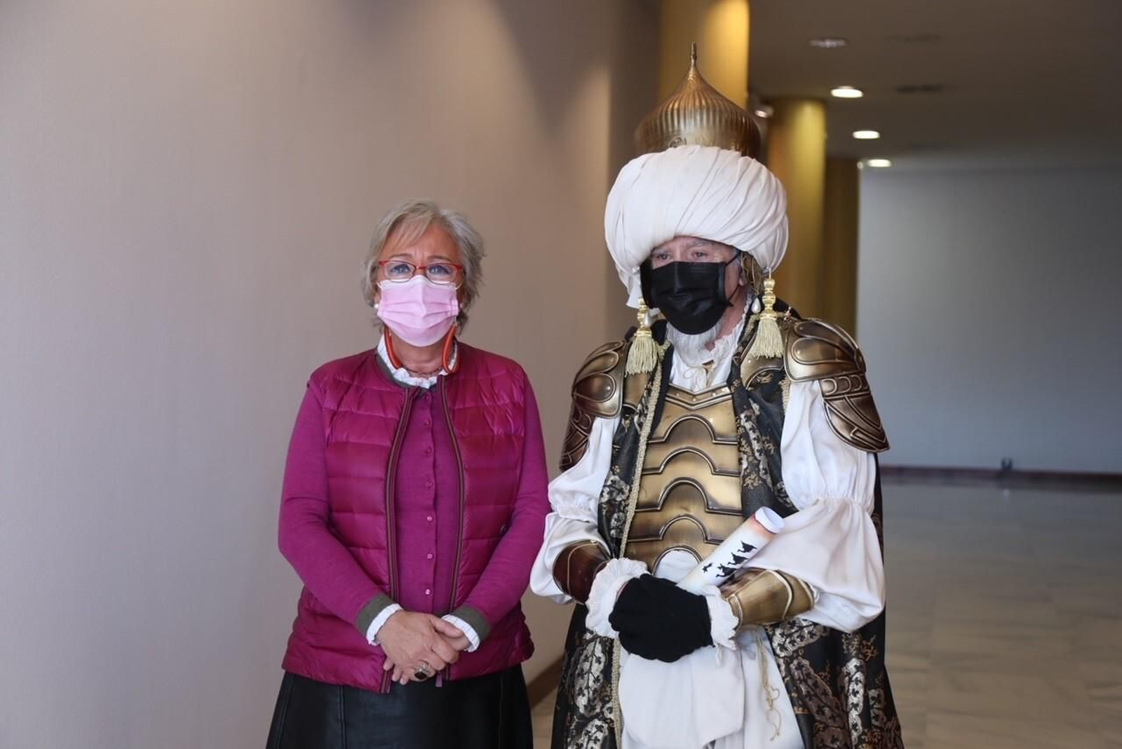 La concejala Teresa Porras junto al Emisario Real