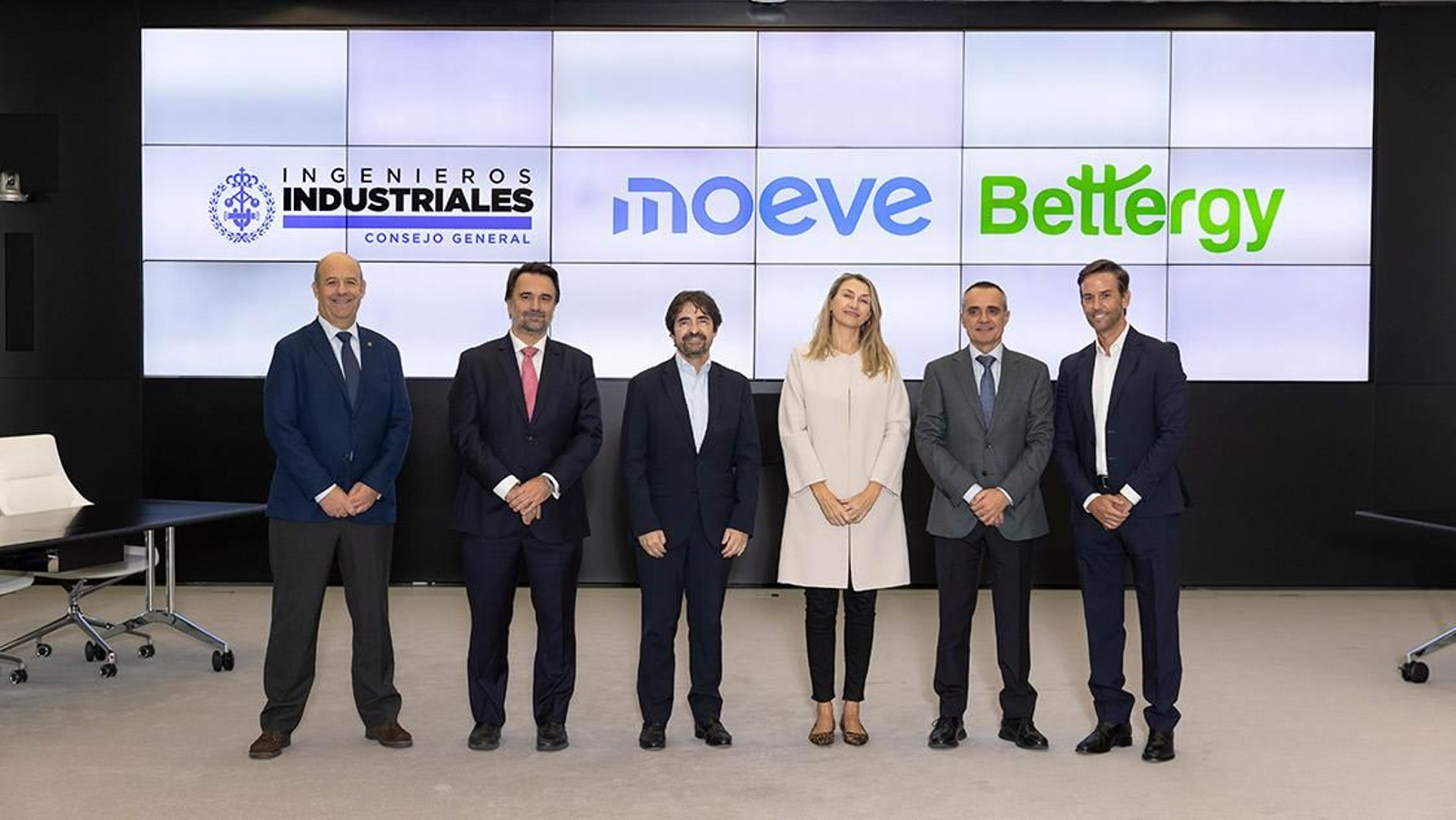 Moeve, el Consejo General de Colegios Oficiales de Ingenieros industriales y Bettergy han materializado el convenio. Moeve, el Consejo General de Colegios Oficiales de Ingenieros industriales y Bettergy han materializado el convenio.