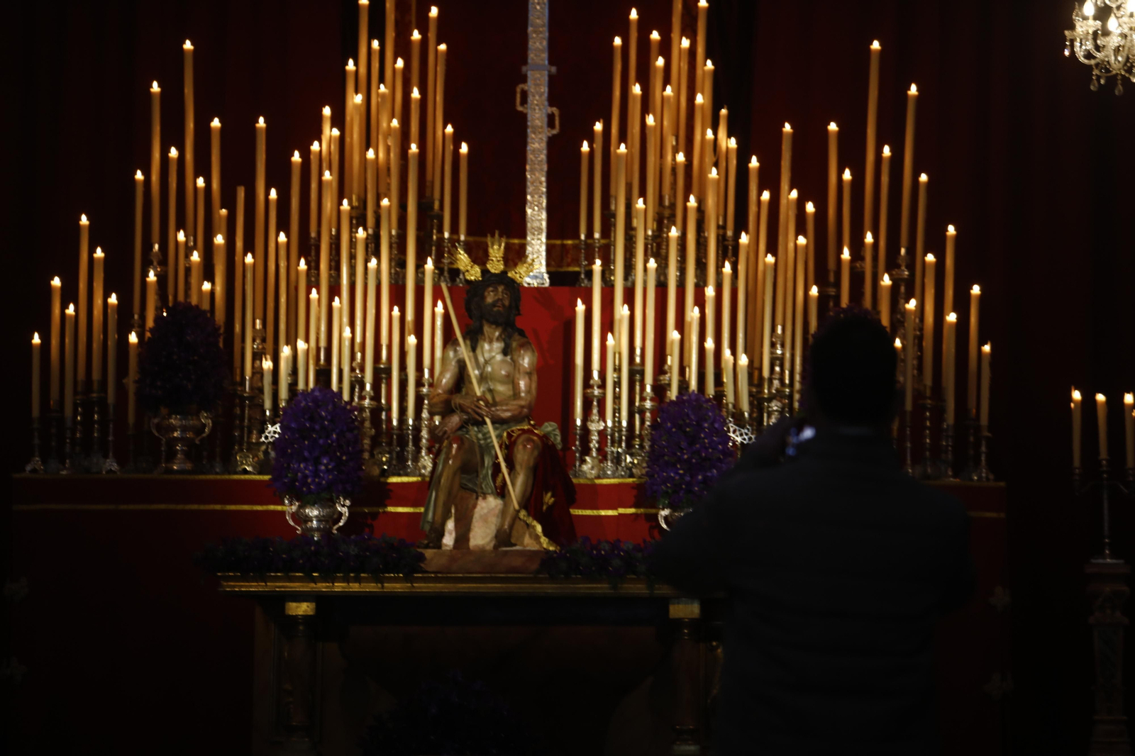 El solemne besapiés el Señor de la Coronación de Espinas, en imágenes