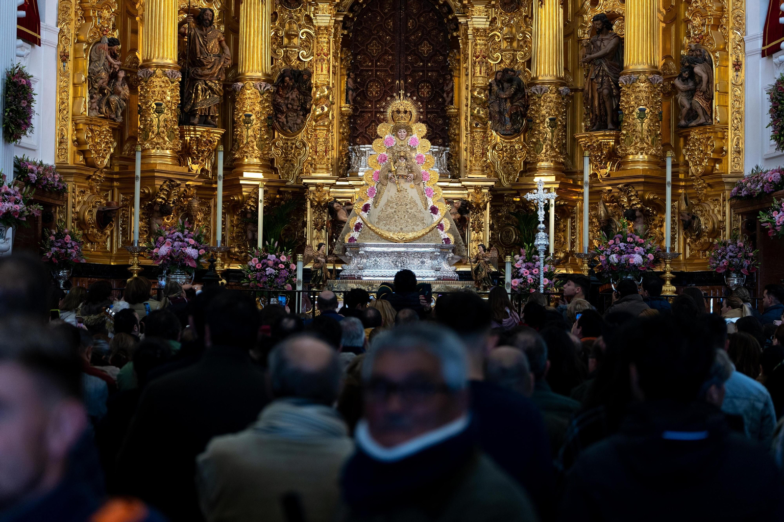 La Virgen del Rocío vuelve al culto tras su restauración