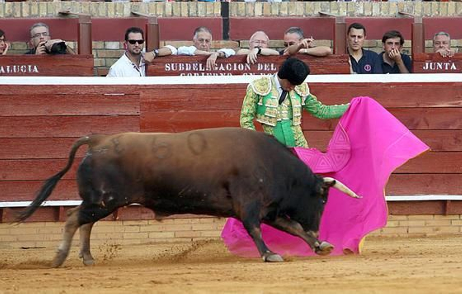 Las imágenes de la primera corrida del abono de las Colombinas

Foto: Espinola