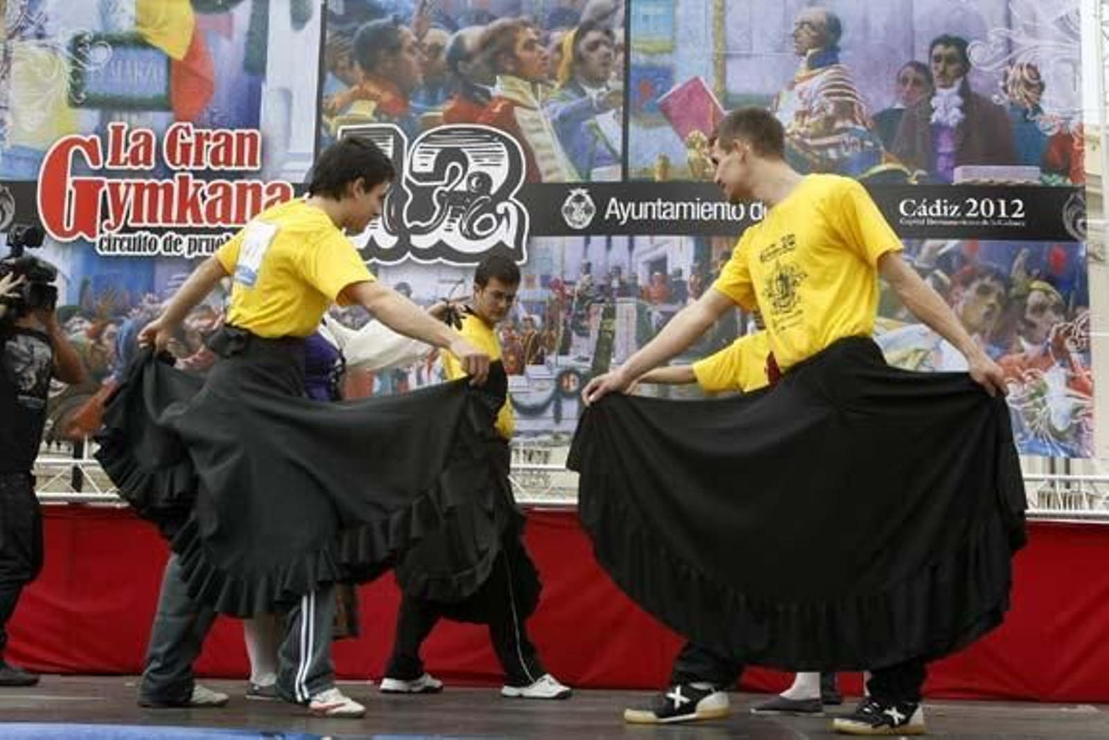 La plaza de San Juan de Dios ha sido el punto de partida de esta tercera edición de la prueba, en la que participan 110 grupos

Foto: Jose Braza