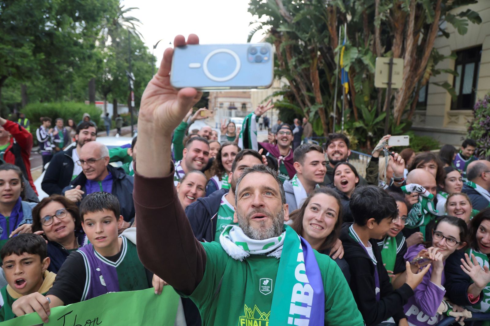 El Unicaja celebra en las calles de Málaga el título de la BCL