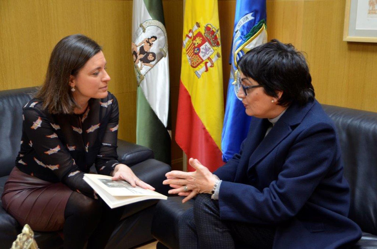 Cavada (i.), junto a Martínez Rodríguez de Lema, en dependencias de Alcaldía.