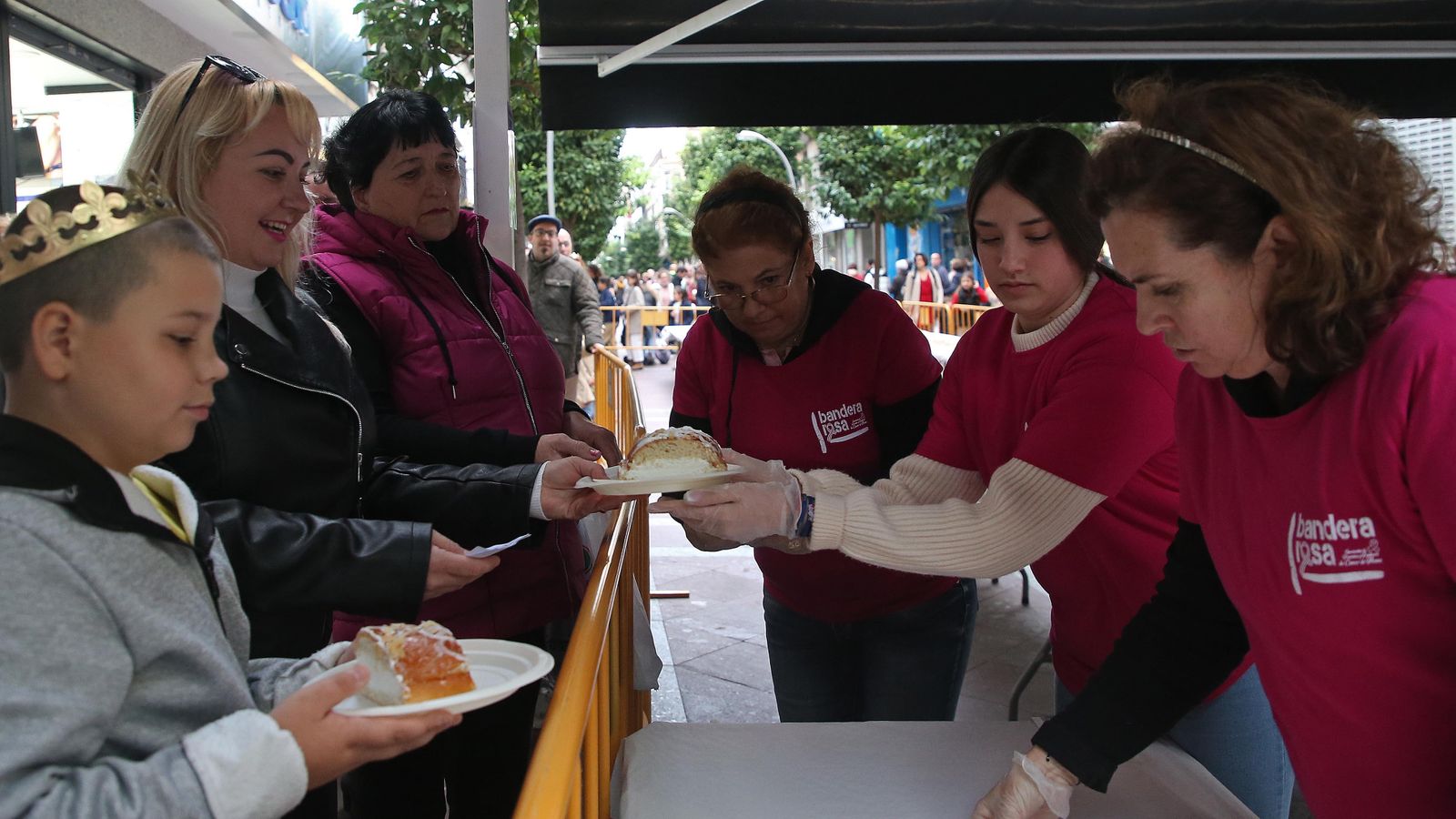 Fotos del II Roscón de Reyes gigante en Algeciras