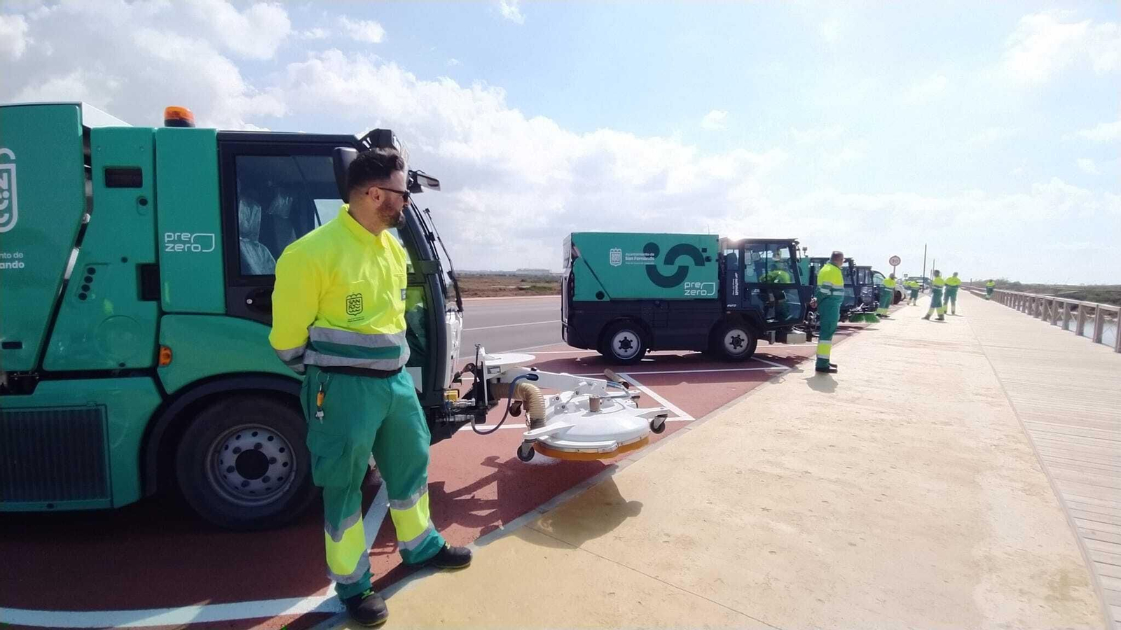 Presentada la nueva flota de vehículos de los servicios de limpieza en San Fernando