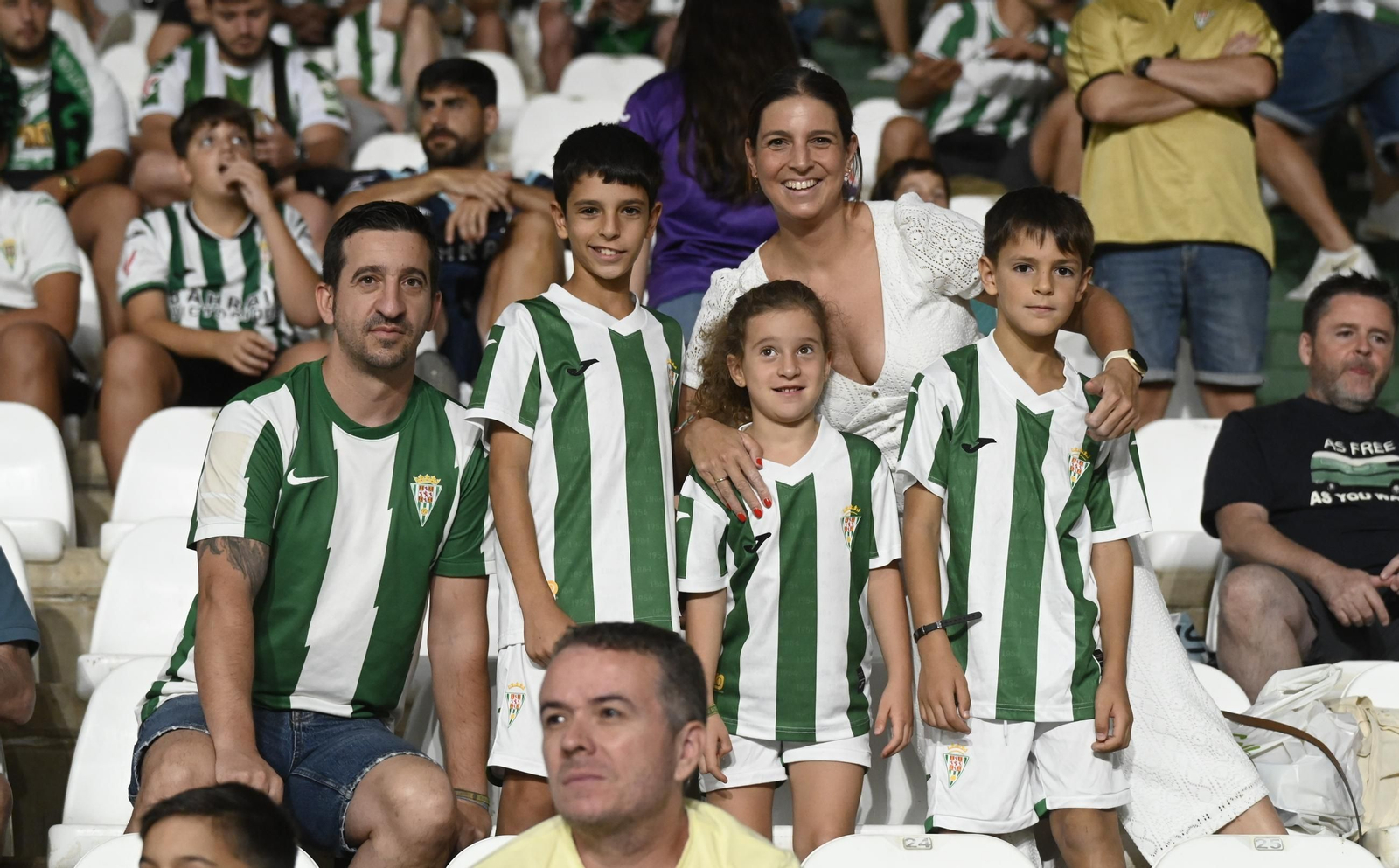 Las mejores fotos del ambiente en El Arcángel para el Córdoba CF - Racing de Santander