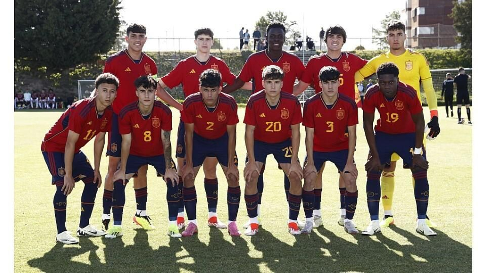 Izan Merino, capitán de la sub 18, y Antoñito Cordero luce el '10'