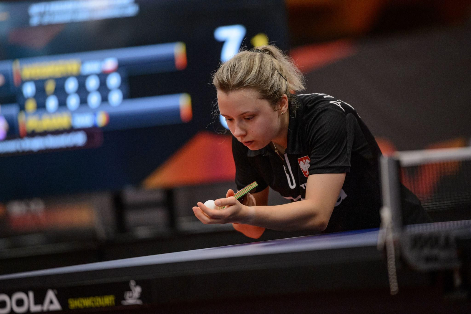 Janina Wegrzyn, antes de realizar un saque.