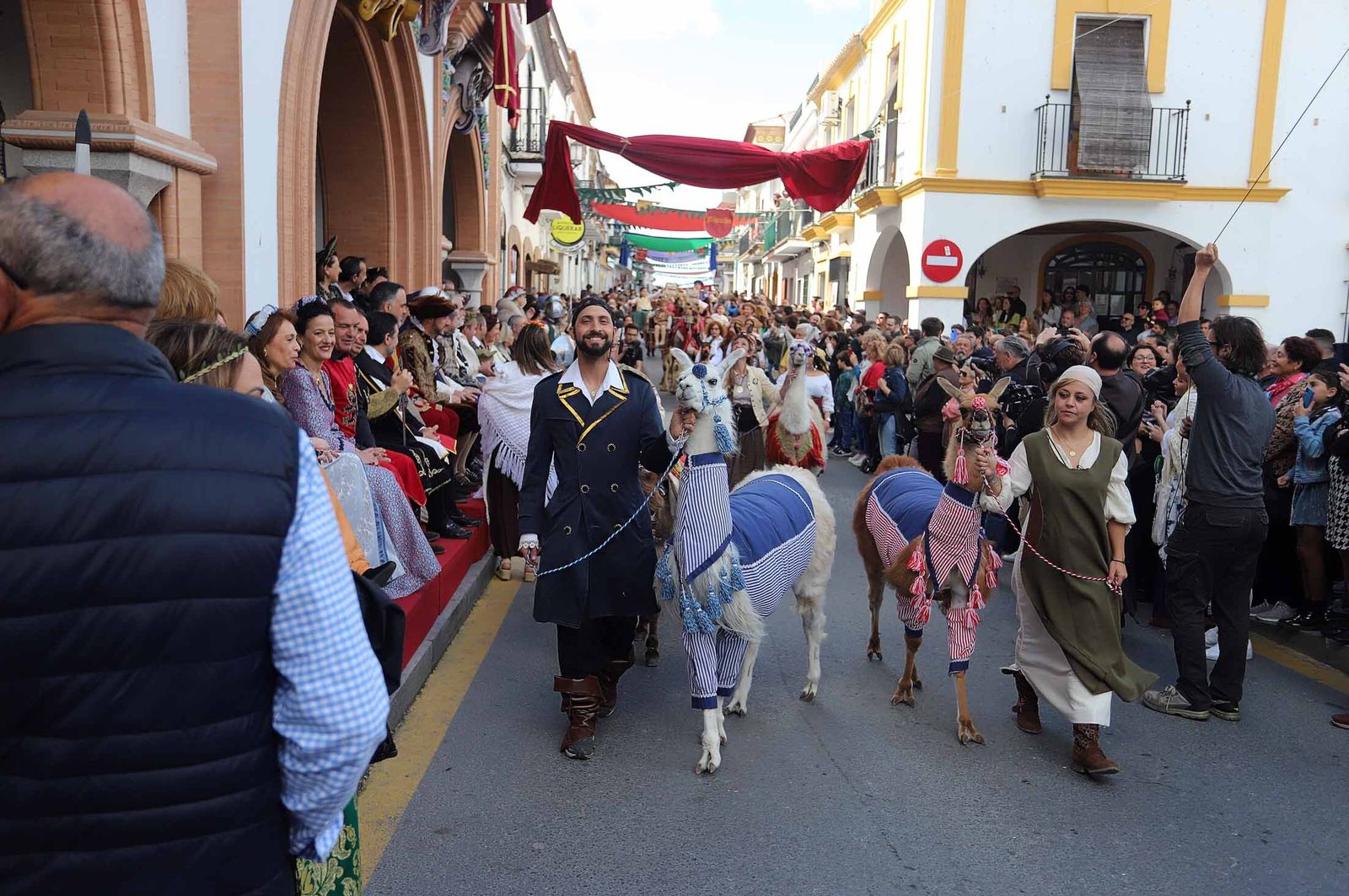 Imágenes del gran ambiente en la Feria Medieval de Palos de la Frontera, Huelva