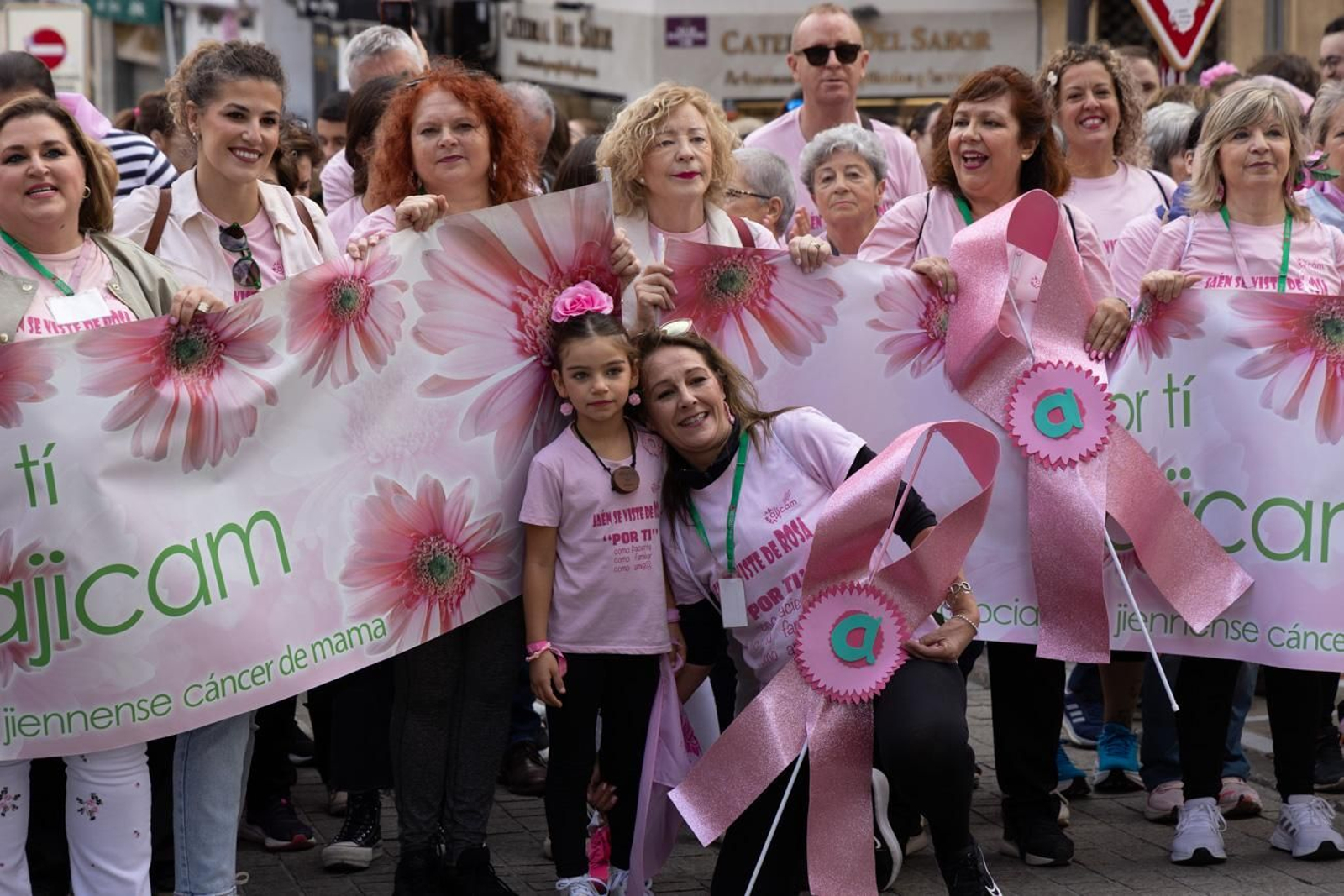 Jaén se viste de rosa con una marcha reivindicativa contra el cáncer de mama