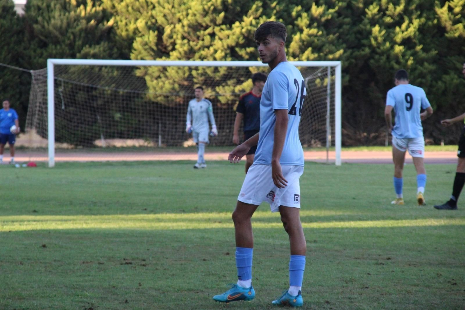 Álex Medina debutó el domingo con el primer equipo del Poli El Ejido.