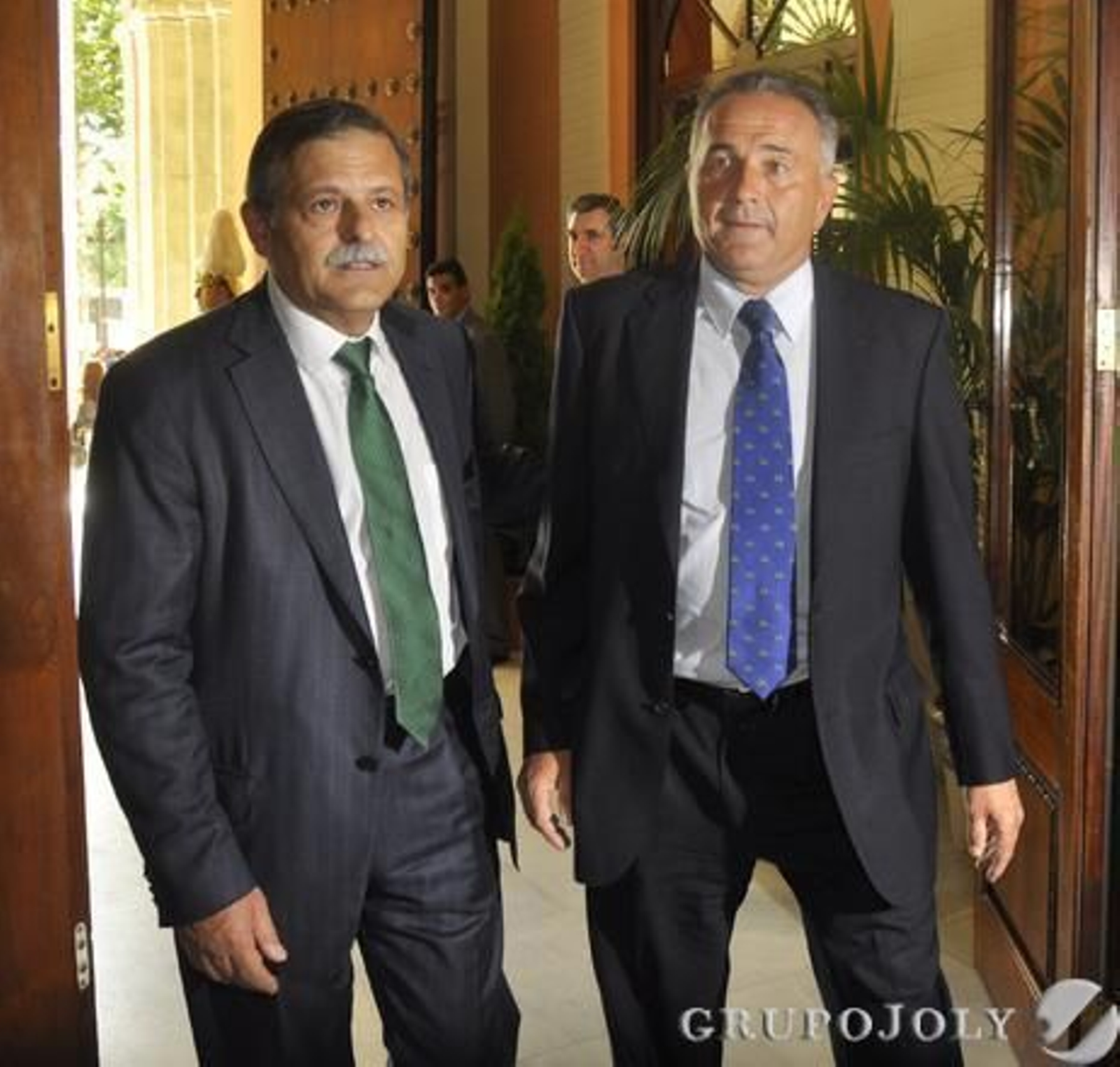 El administrador judicial, José Antonio Bosch, con el presidente del Betis, Rafael Gordillo.

Foto: Antonio Pizarro - Manuel Gómez