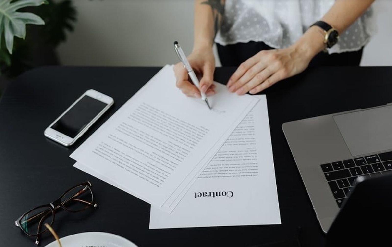 Los gestores empresariales son la alternativa más económica y eficiente para resolver trámites