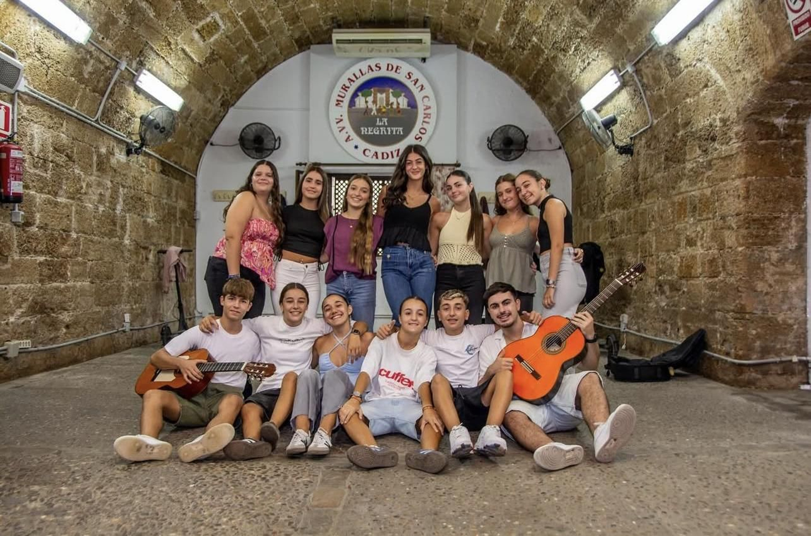 La chirigota juvenil 'Las eurovisivas'. La chirigota juvenil 'Las eurovisivas'.