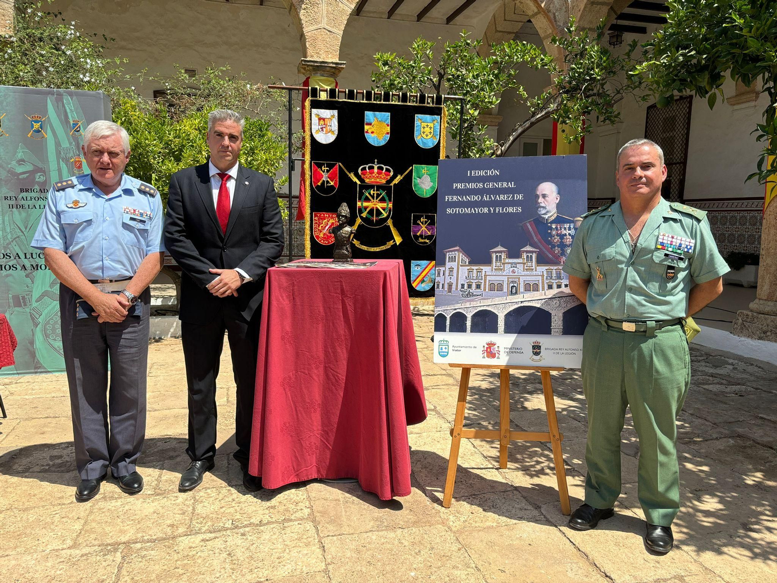 El alcalde de Viator, el subdelegado de Defensa en Almería y el general de la Brigada Alfonso XIII de la Legión. El alcalde de Viator, el subdelegado de Defensa en Almería y el general de la Brigada Alfonso XIII de la Legión.