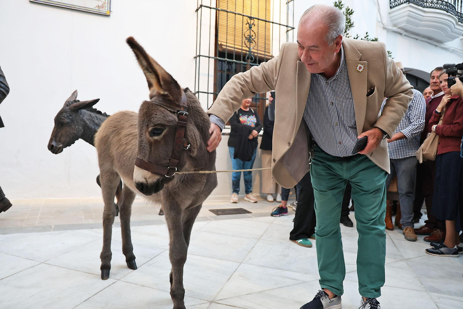 Imágenes de la inauguración en Moguer del complejo escultórico 'Juan Ramón y Platero'