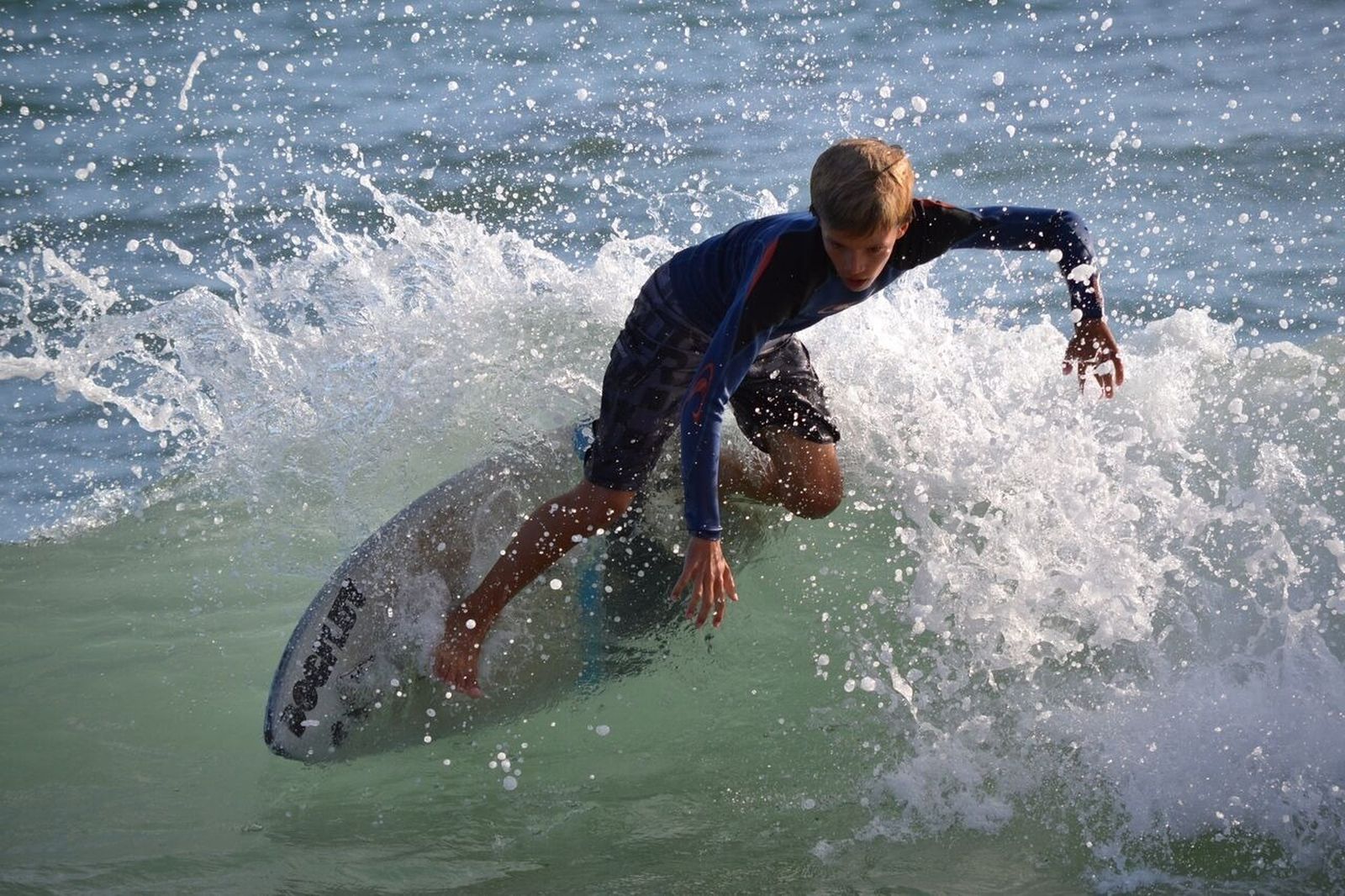 Alejandro Montañés, en acción en la playa del Faro de Trafalgar.