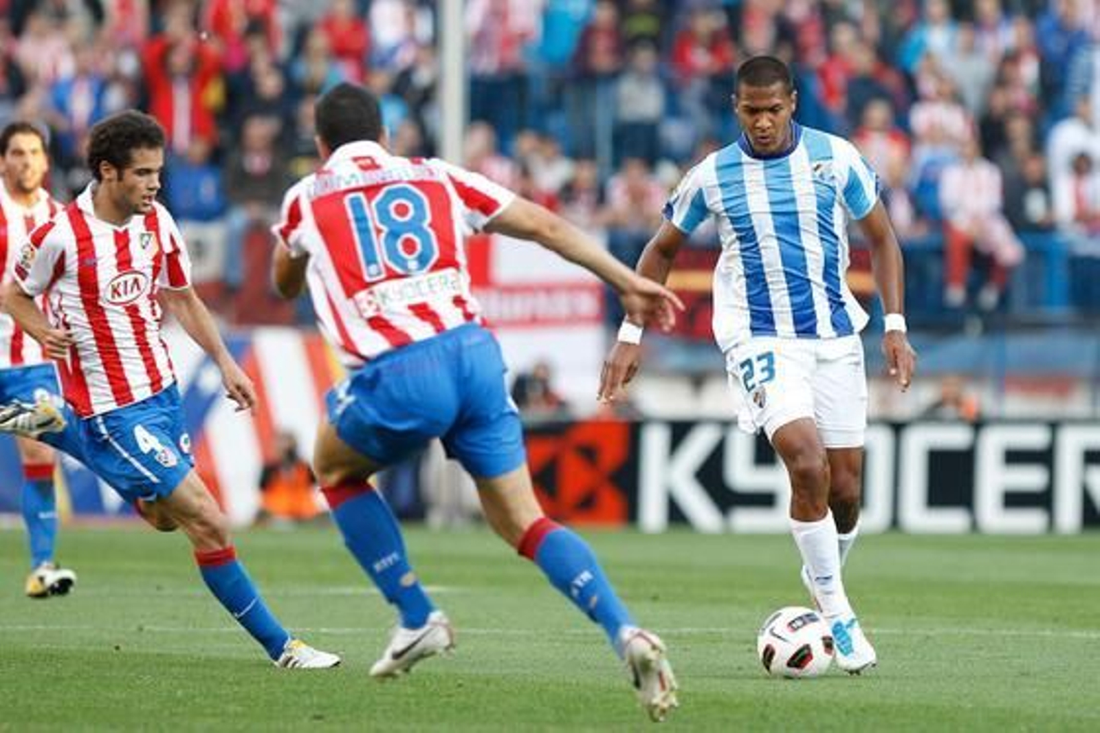 El Málaga golea al Atlético en el Calderón (0-3). / LOF