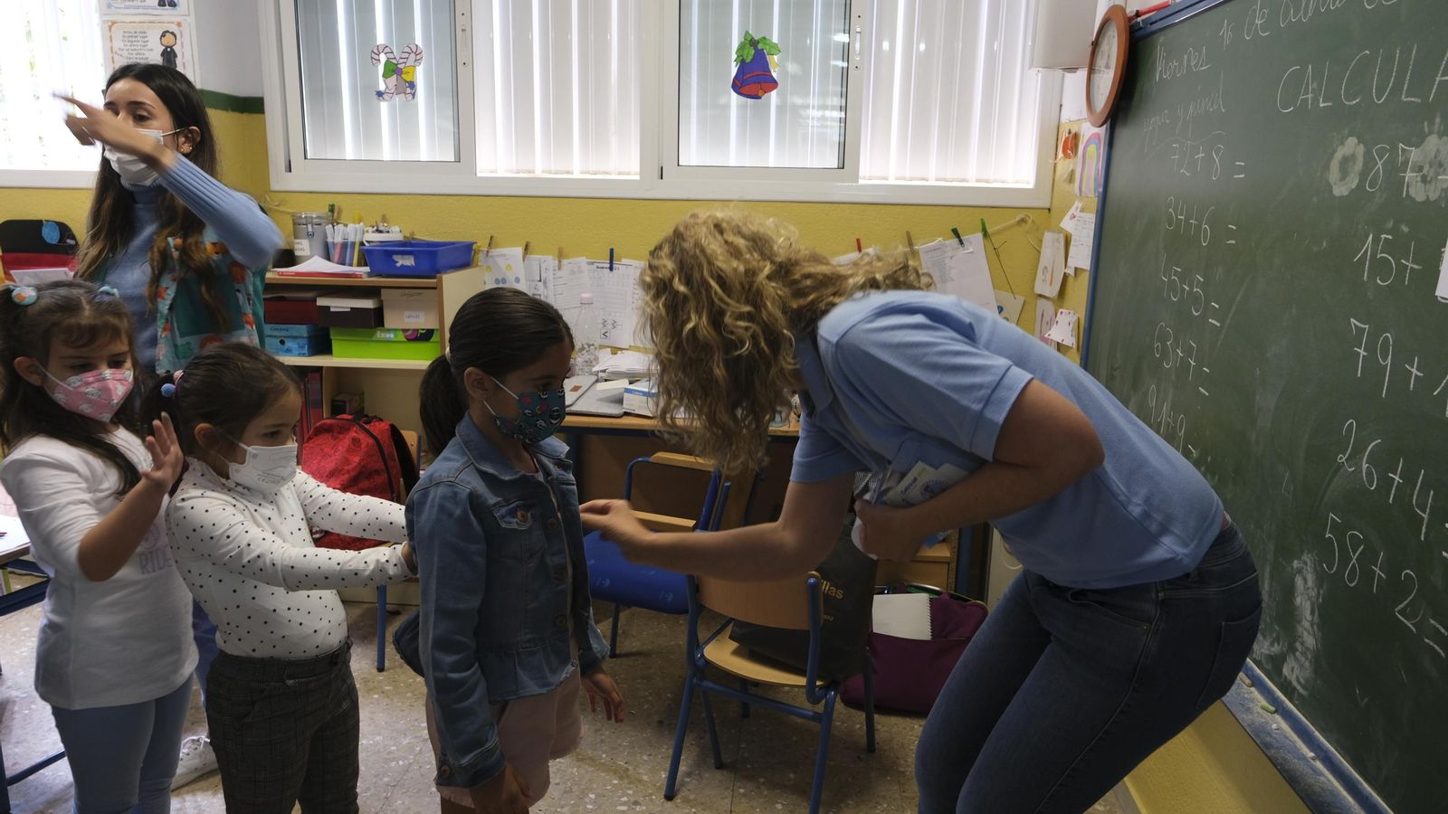 Los escolares son reconocidos como "superhéroes frente a la COVID" al término de la sesión