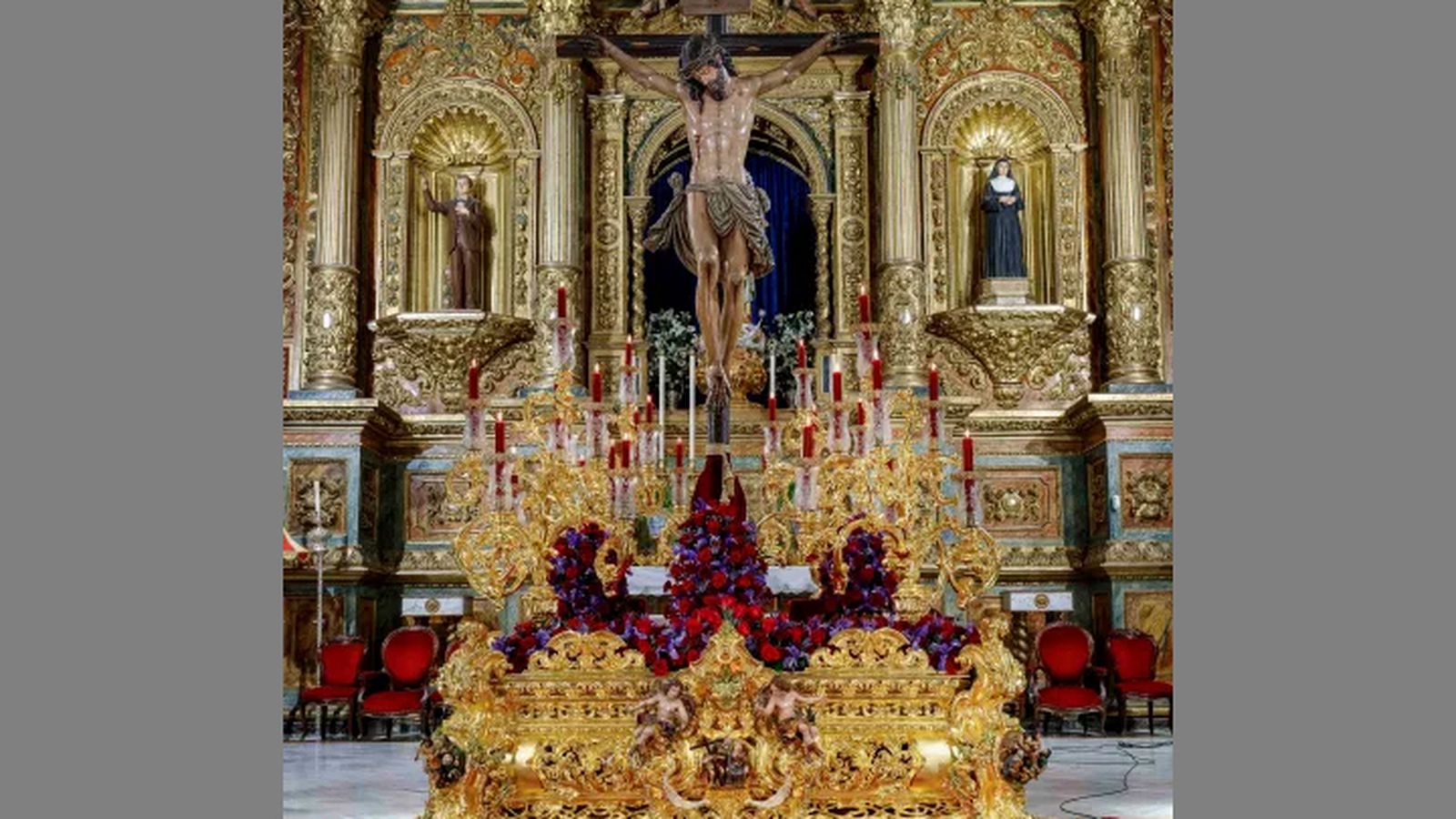 El Cristo de las Cinco Llagas sobre su canastilla