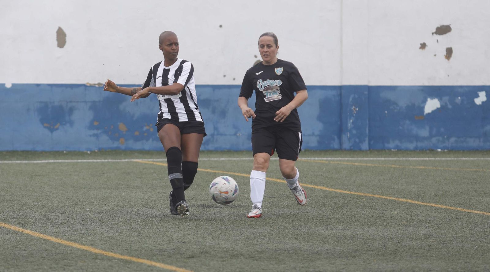 Las fotos de la primera jornada de la Liga Nacional de fútbol para veteranas, en La Línea