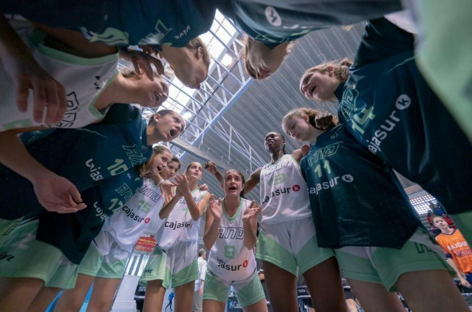 El infantil femenino, en una piña antes del partido.
