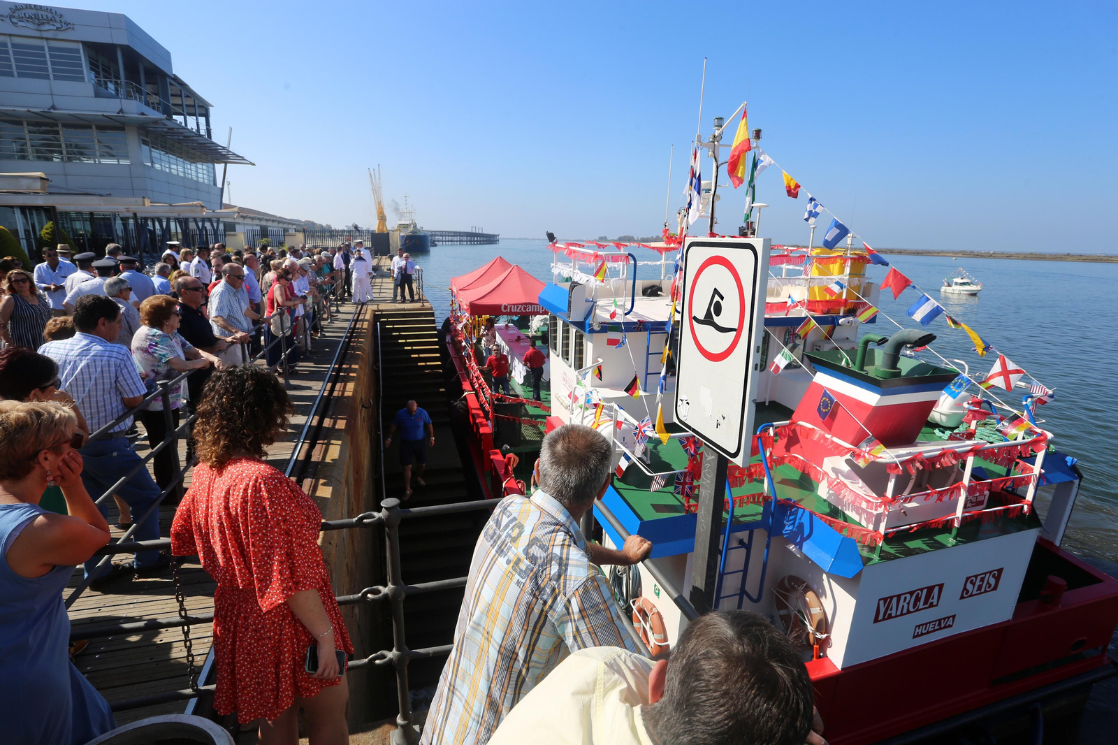 Procesión de la Virgen del Carmen por la Ría de Huelva en imágenes