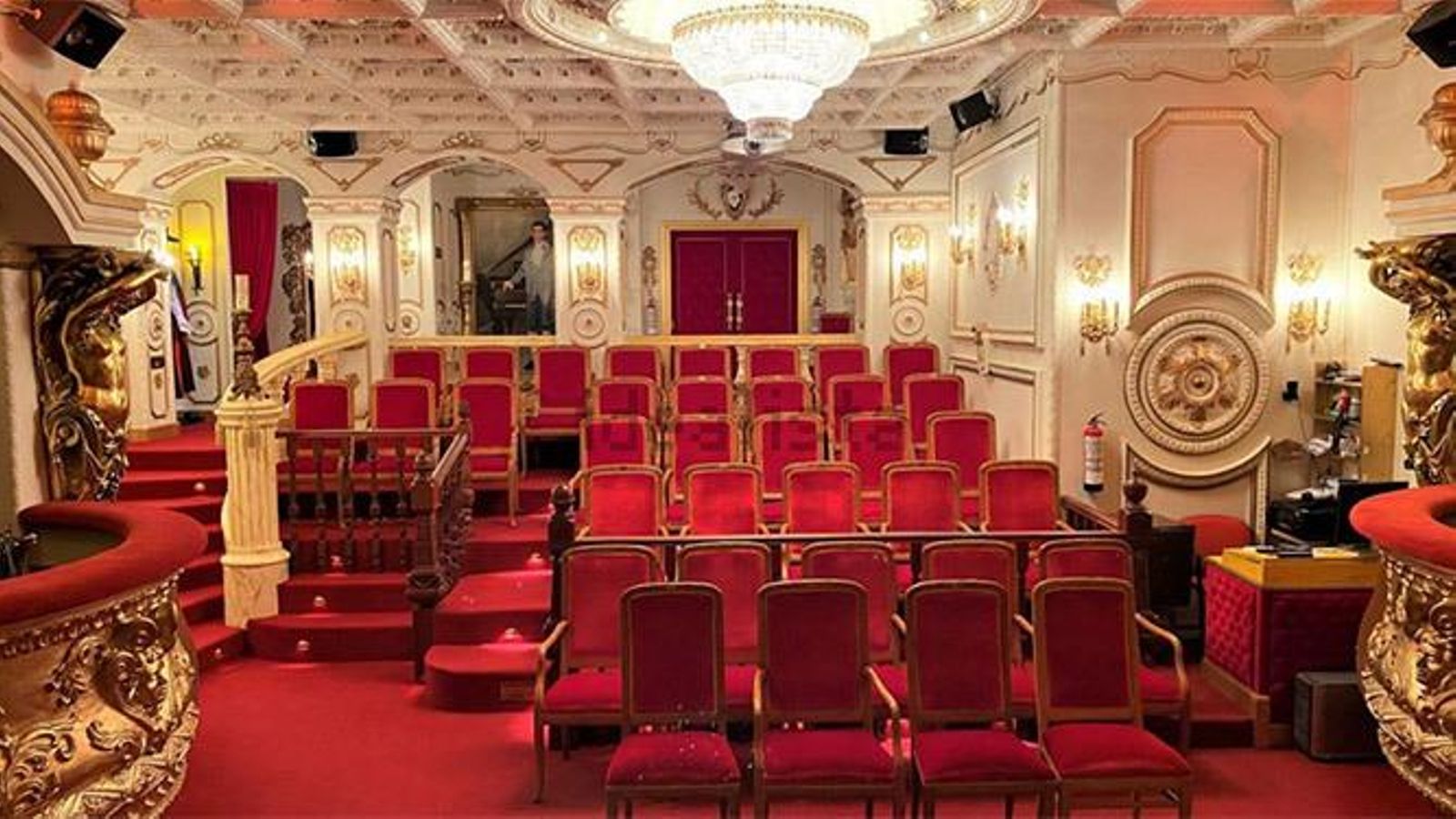 Teatro en el interior de la vivienda.