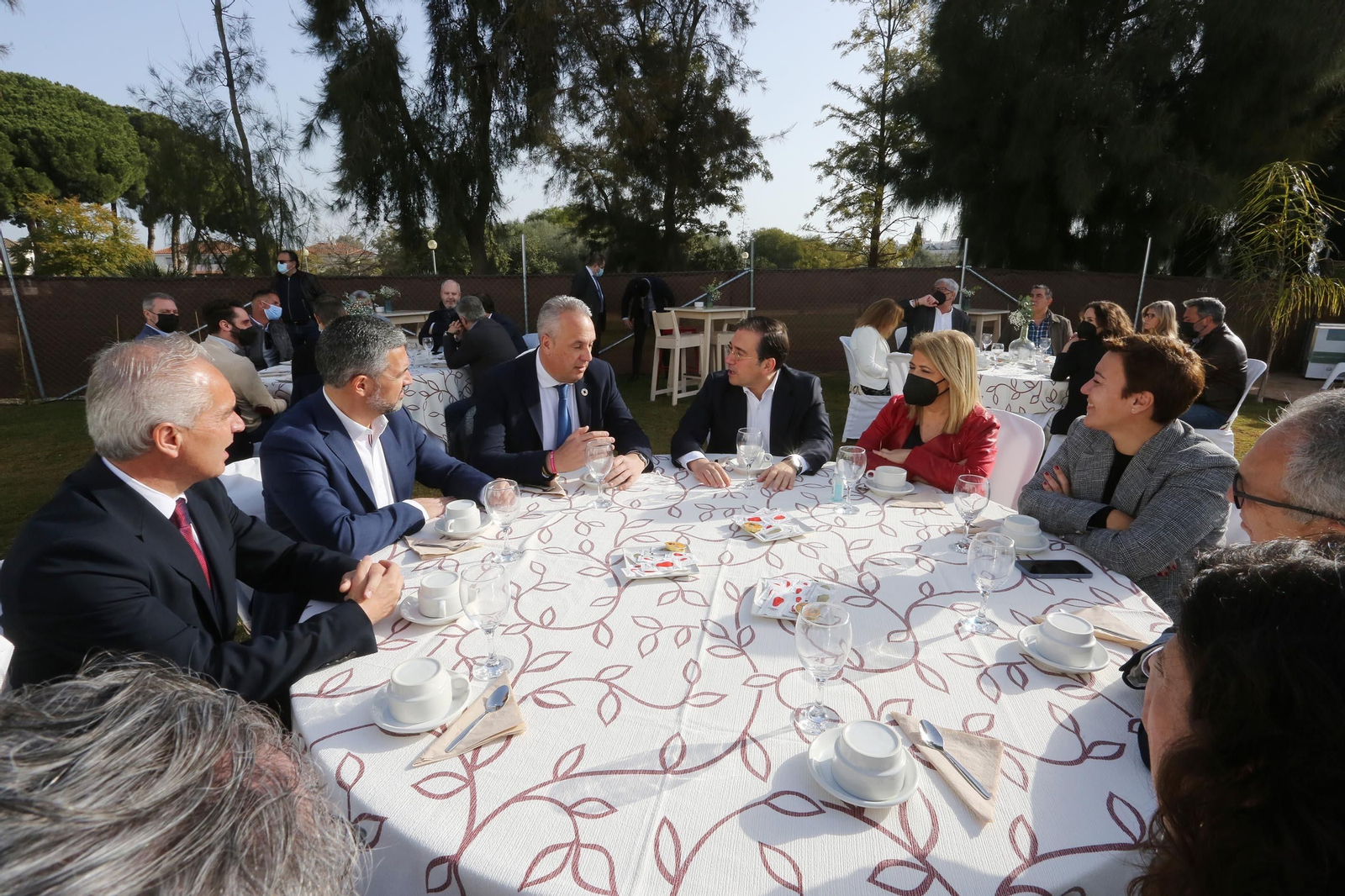 El ministro Albares se reúne con el PSOE provincial en Jerez El ministro Albares se reúne con el PSOE provincial en Jerez