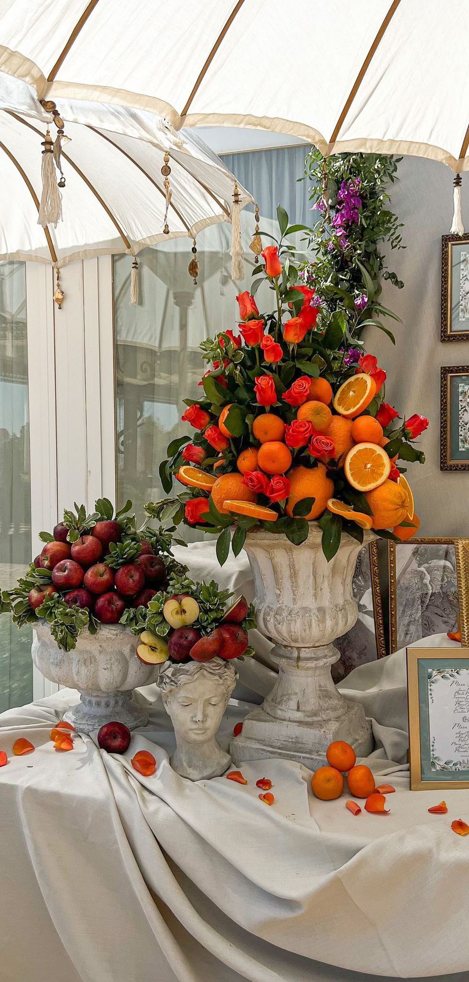 Los parasoles de La Casa de Manolete Bistró salen de su mágico patio central para trasladar el estilo de la 'maison' cordobesa al evento