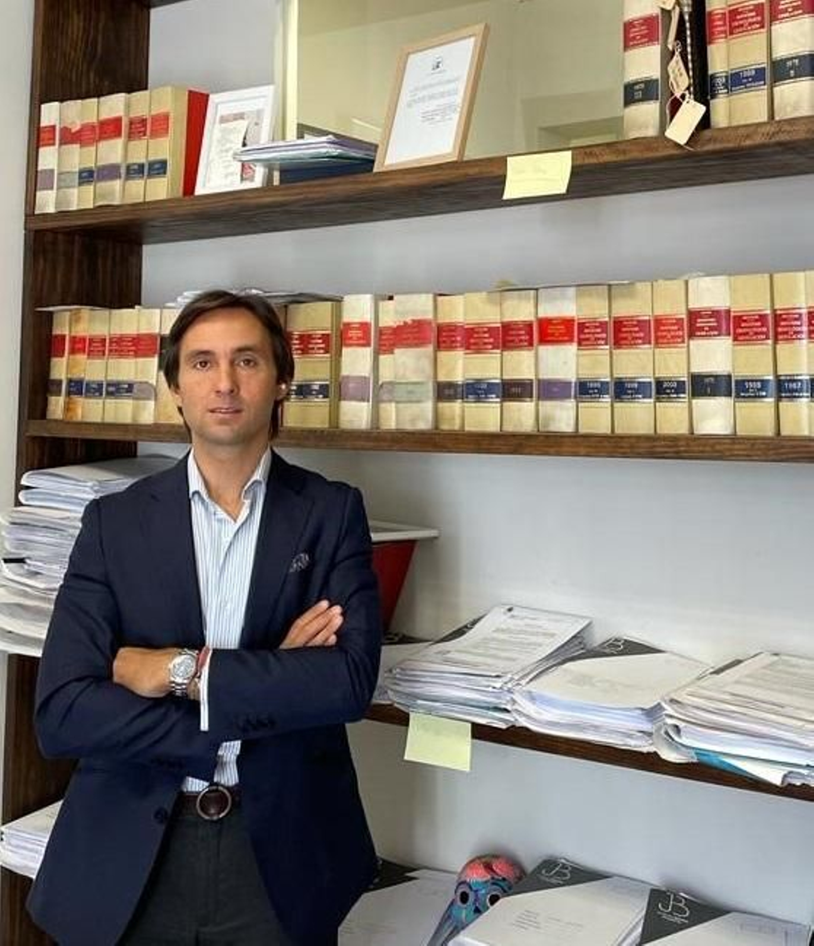 El abogado Carlos Jiménez Bidón, en su despacho. El abogado Carlos Jiménez Bidón, en su despacho.
