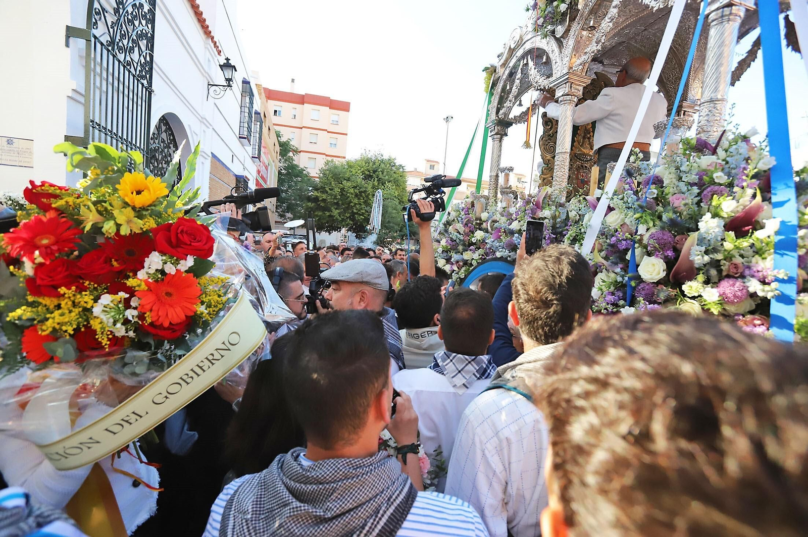 Salida de la Hermandad del Rocío de Huelva el pasado 2023