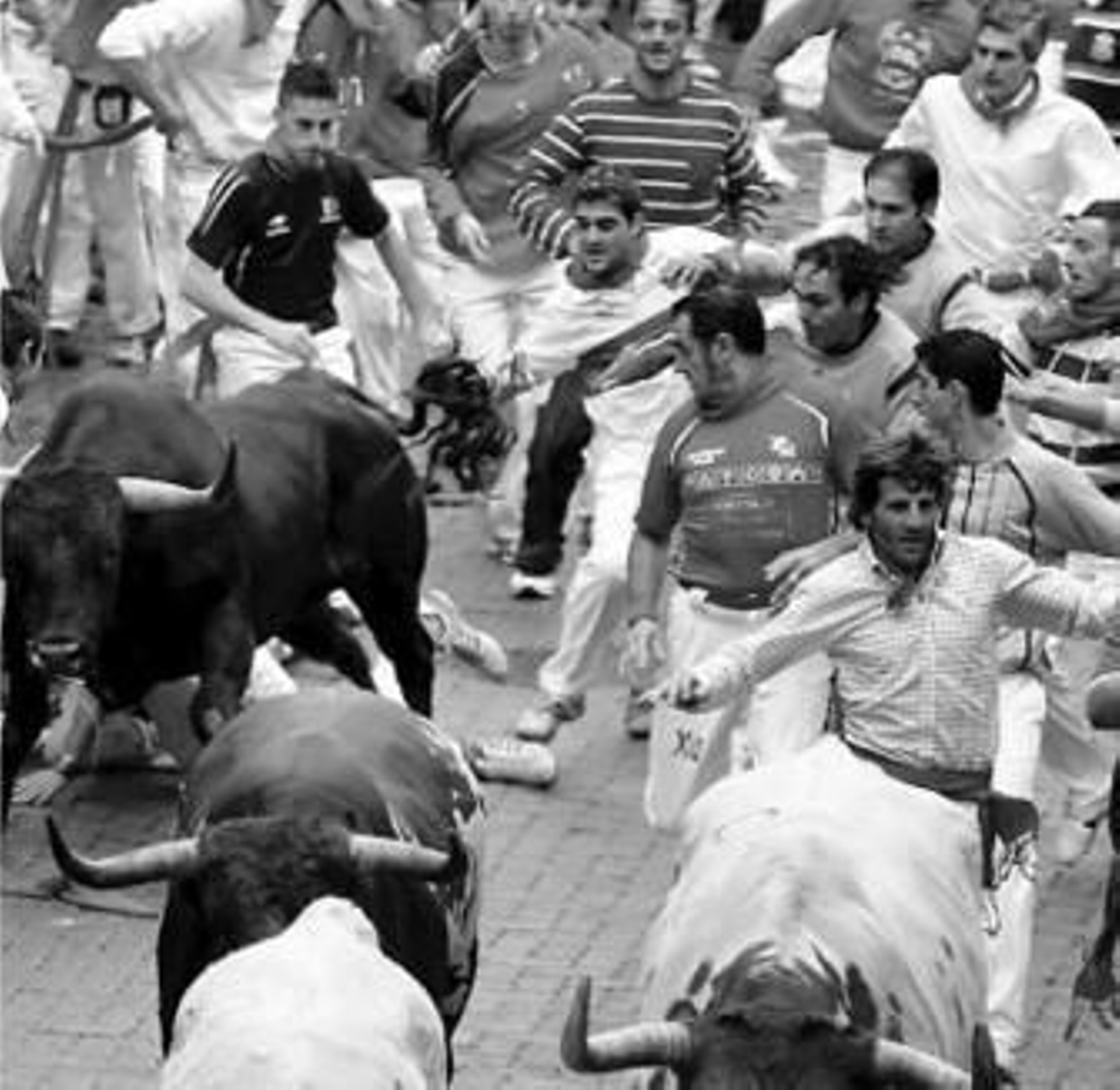 Juan José Padilla y Suárez Illana, corriendo los miuras en Estafeta.