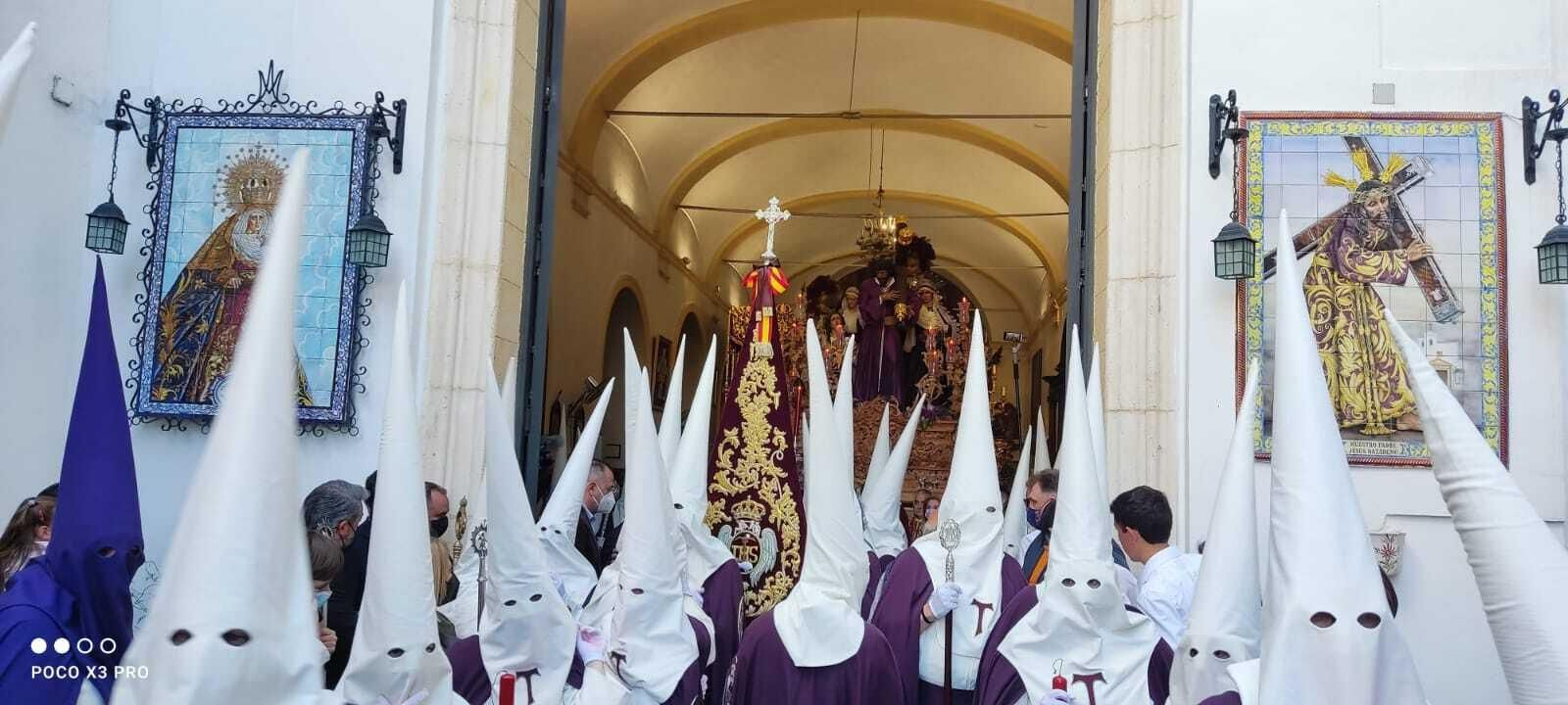 La Hermandad de La Entrega en su primera salida a Jerez