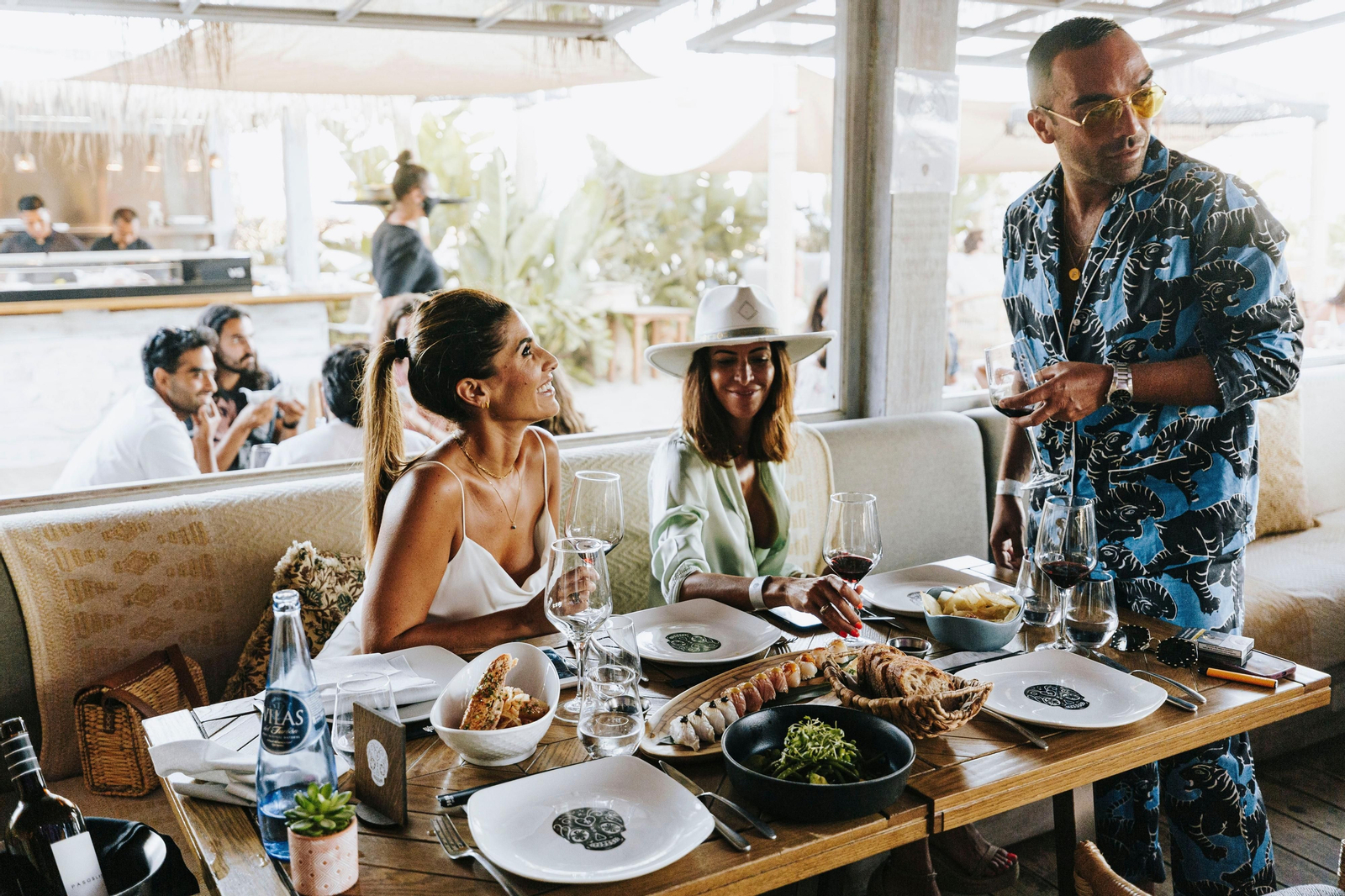 Ambiente en la terraza de Playa Padre